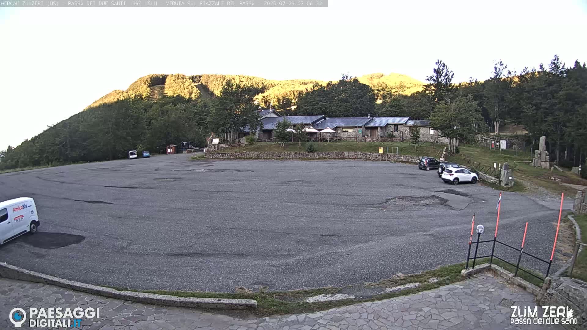  Zum Zeri Two Saints Pass in Lunigiana Live Cam - Massa & Carrara, Tuscany, Italy