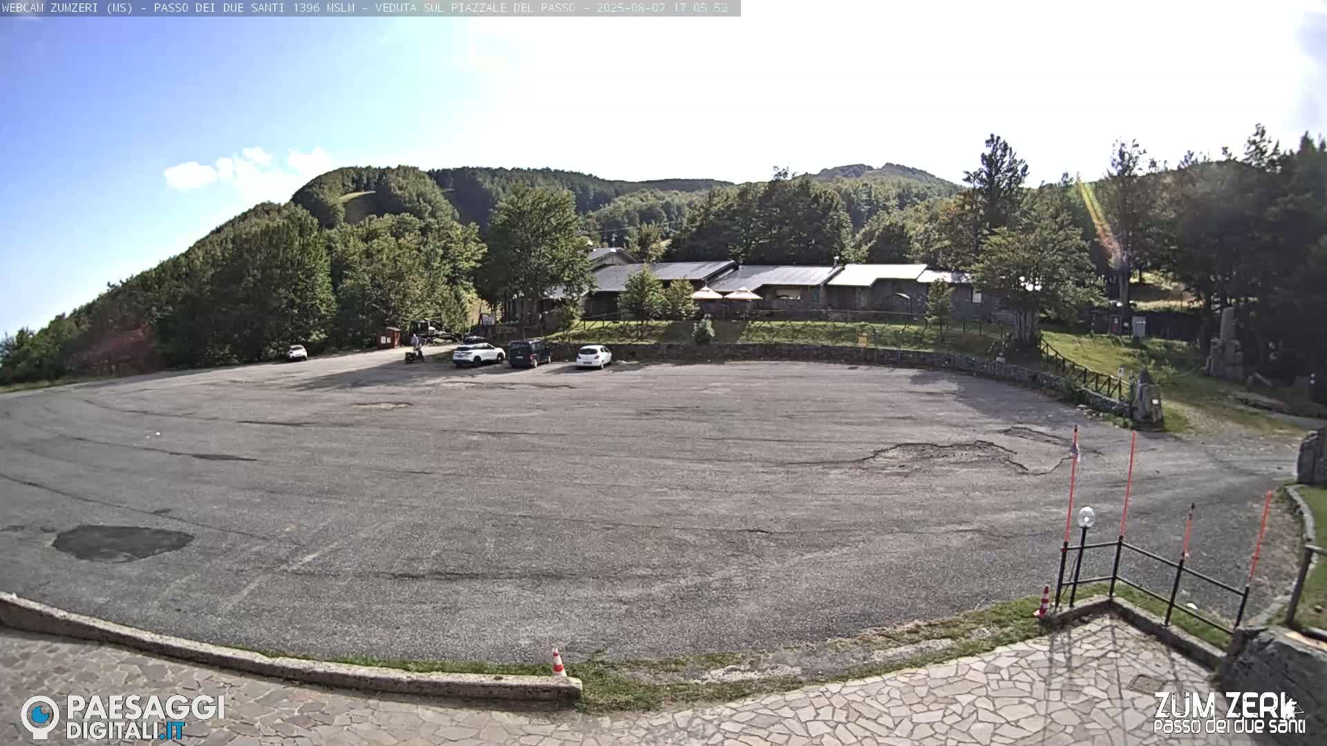  Zum Zeri Two Saints Pass in Lunigiana Live Cam - Massa & Carrara, Tuscany, Italy
