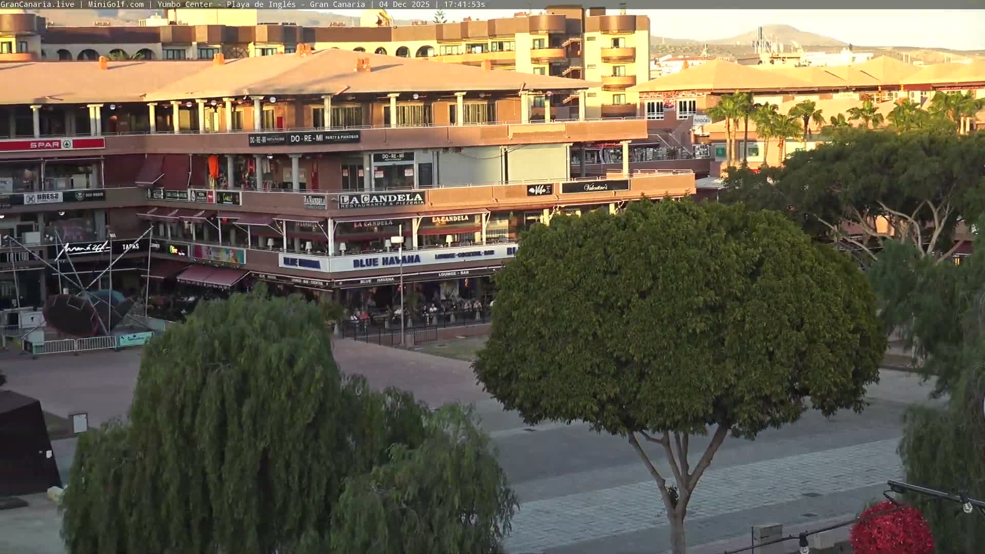 Gran Canaria, Playa del Ingles City & Yumbo Centrum Shopping Mall Live Cam - Playa del Inglés, San Bartolomé de Tirajana, Gran Canaria, Canary Islands (Canarias), Spain