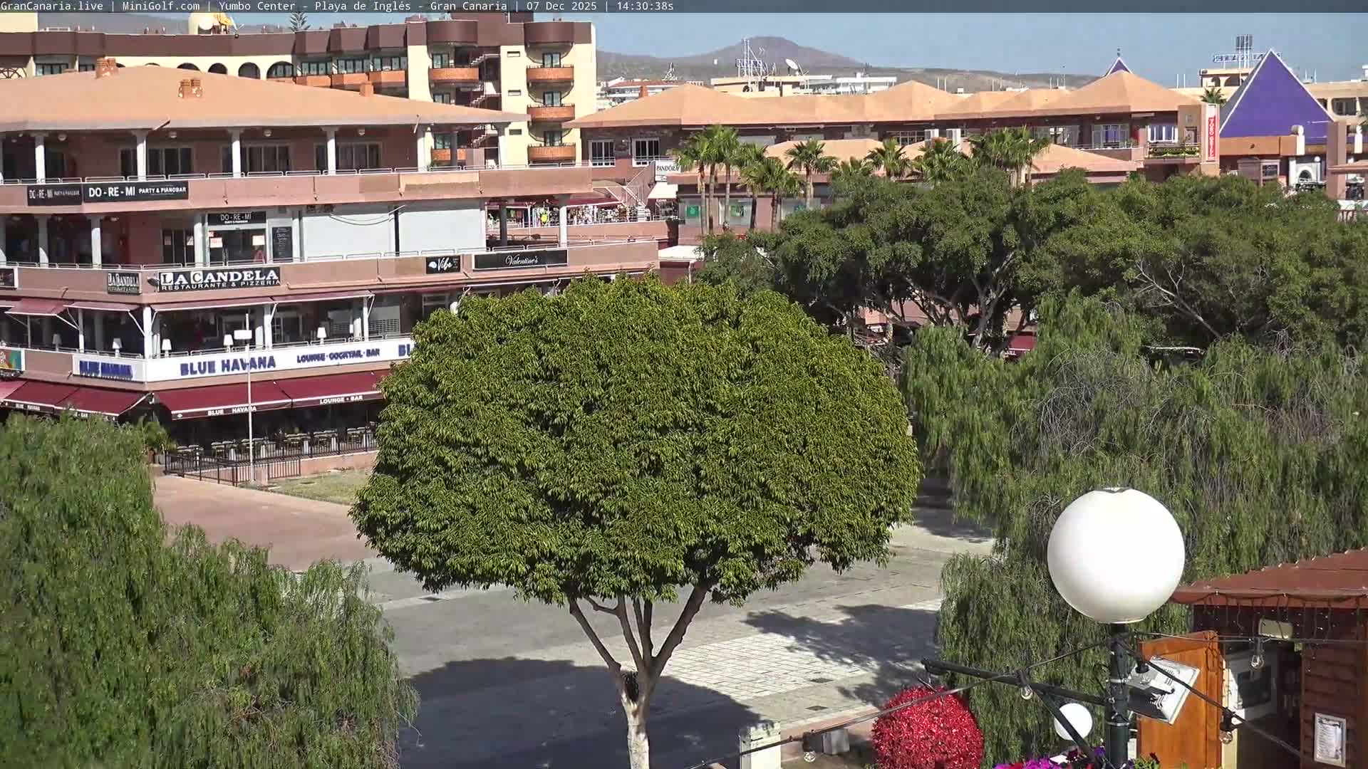 Gran Canaria, Playa del Ingles City & Yumbo Centrum Shopping Mall Live Cam - Playa del Inglés, San Bartolomé de Tirajana, Gran Canaria, Canary Islands (Canarias), Spain