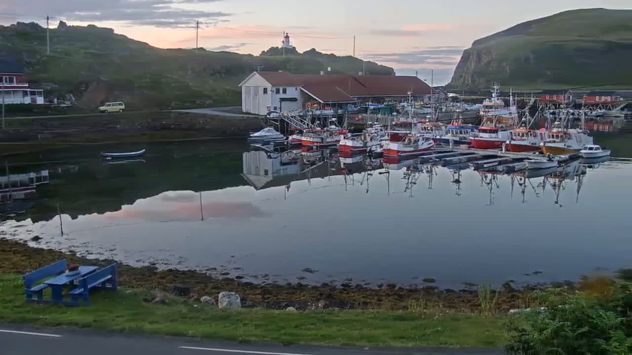 Kamøyvær (Kamoyvaer) Village & Nordkapp Havfiske (North Cape Sea Fishing Marina) Live Cam - Nordkapp, Vest-Finnmark, Finnmark, North Norway, Norway