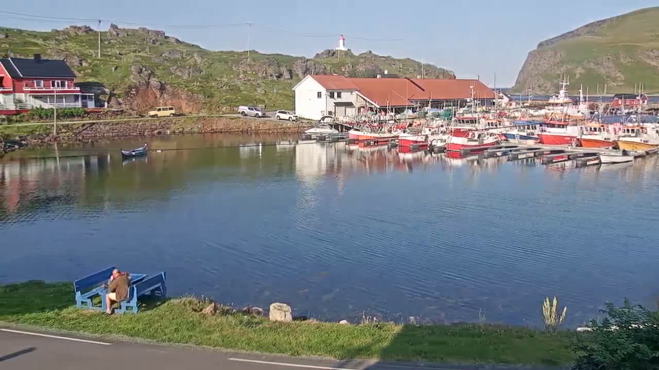 Kamøyvær (Kamoyvaer) Village & Nordkapp Havfiske (North Cape Sea Fishing Marina) Live Cam - Nordkapp, Vest-Finnmark, Finnmark, North Norway, Norway