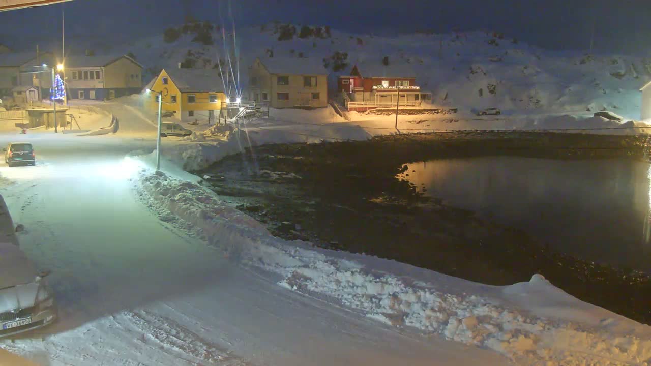 Kamøyvær (Kamoyvaer) Village & Nordkapp Havfiske (North Cape Sea Fishing Marina) Live Cam - Nordkapp, Vest-Finnmark, Finnmark, North Norway, Norway