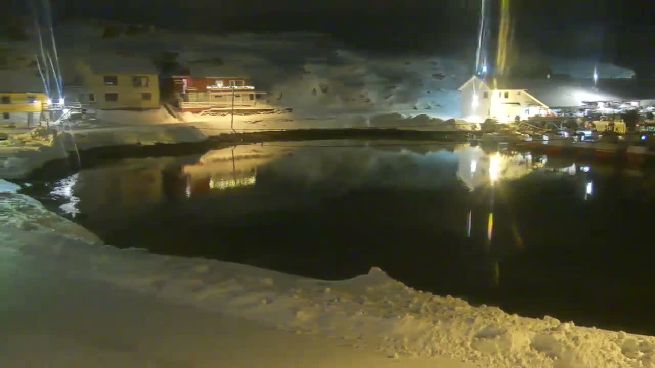 Kamøyvær (Kamoyvaer) Village & Nordkapp Havfiske (North Cape Sea Fishing Marina) Live Cam - Nordkapp, Vest-Finnmark, Finnmark, North Norway, Norway