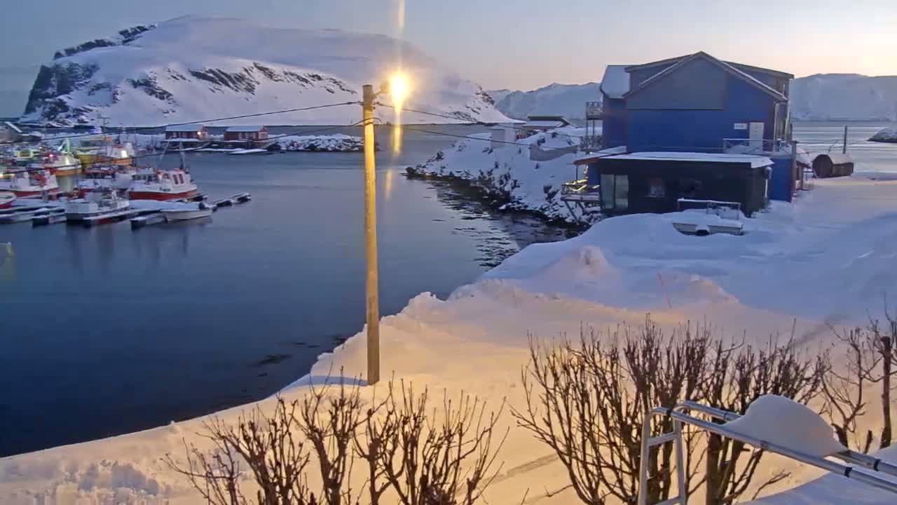 Kamøyvær (Kamoyvaer) Village & Nordkapp Havfiske (North Cape Sea Fishing Marina) Live Cam - Nordkapp, Vest-Finnmark, Finnmark, North Norway, Norway