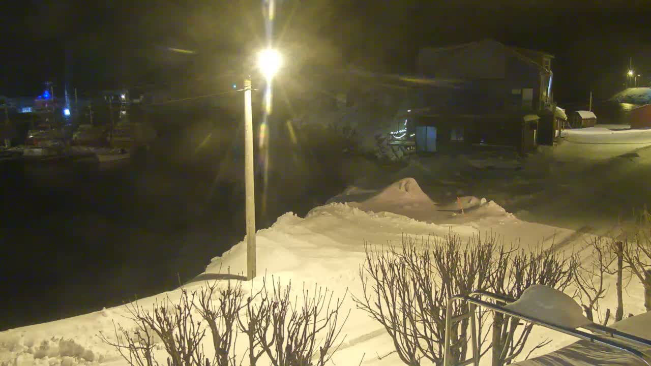 Kamøyvær (Kamoyvaer) Village & Nordkapp Havfiske (North Cape Sea Fishing Marina) Live Cam - Nordkapp, Vest-Finnmark, Finnmark, North Norway, Norway