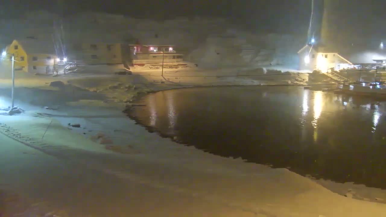 Kamøyvær (Kamoyvaer) Village & Nordkapp Havfiske (North Cape Sea Fishing Marina) Live Cam - Nordkapp, Vest-Finnmark, Finnmark, North Norway, Norway