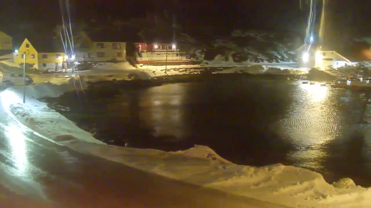 Kamøyvær (Kamoyvaer) Village & Nordkapp Havfiske (North Cape Sea Fishing Marina) Live Cam - Nordkapp, Vest-Finnmark, Finnmark, North Norway, Norway