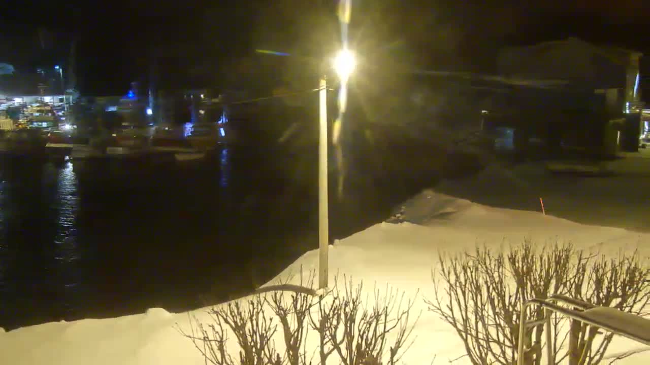 Kamøyvær (Kamoyvaer) Village & Nordkapp Havfiske (North Cape Sea Fishing Marina) Live Cam - Nordkapp, Vest-Finnmark, Finnmark, North Norway, Norway