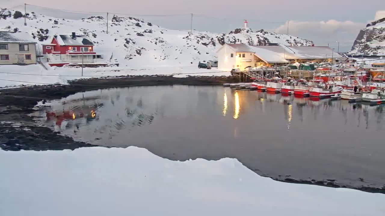Kamøyvær (Kamoyvaer) Village & Nordkapp Havfiske (North Cape Sea Fishing Marina) Live Cam - Nordkapp, Vest-Finnmark, Finnmark, North Norway, Norway