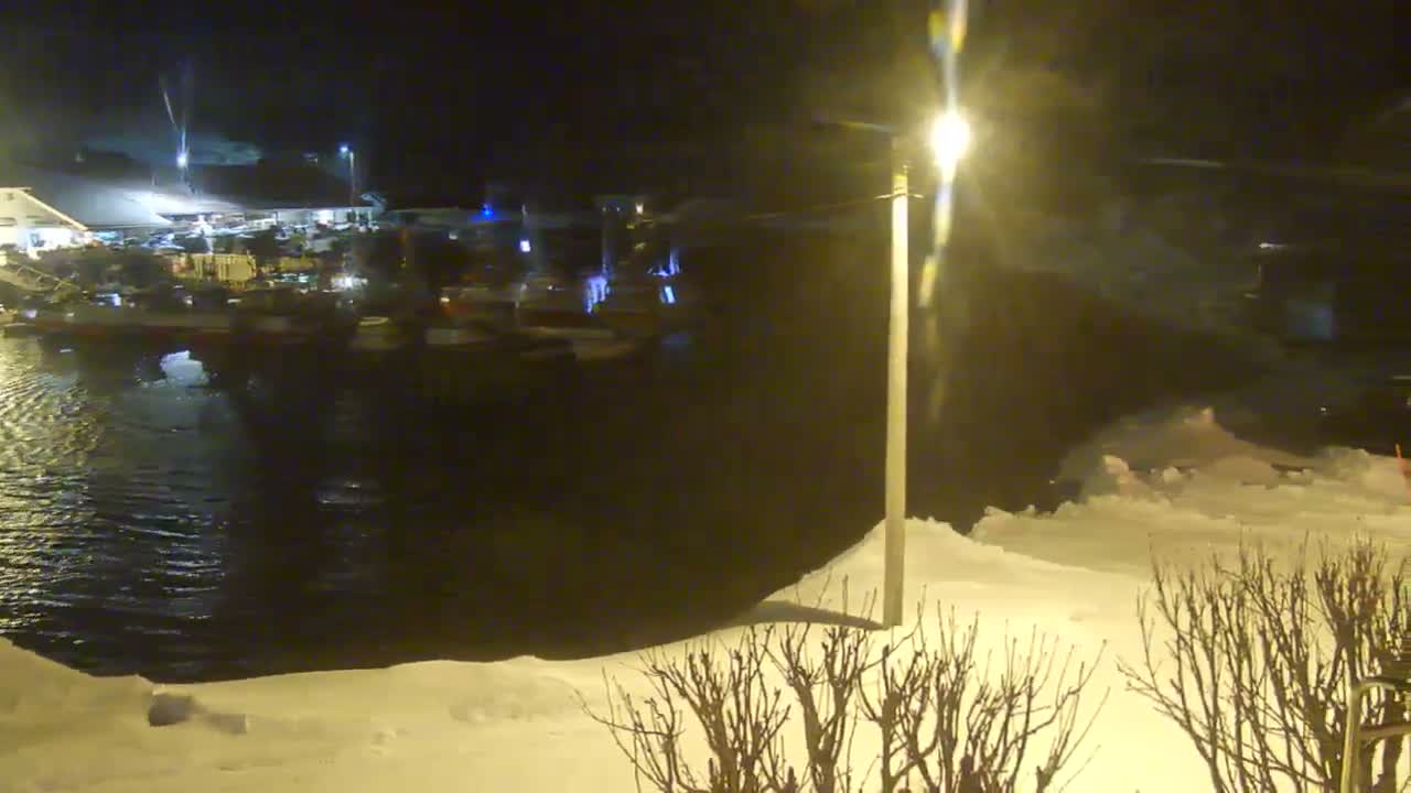 Kamøyvær (Kamoyvaer) Village & Nordkapp Havfiske (North Cape Sea Fishing Marina) Live Cam - Nordkapp, Vest-Finnmark, Finnmark, North Norway, Norway