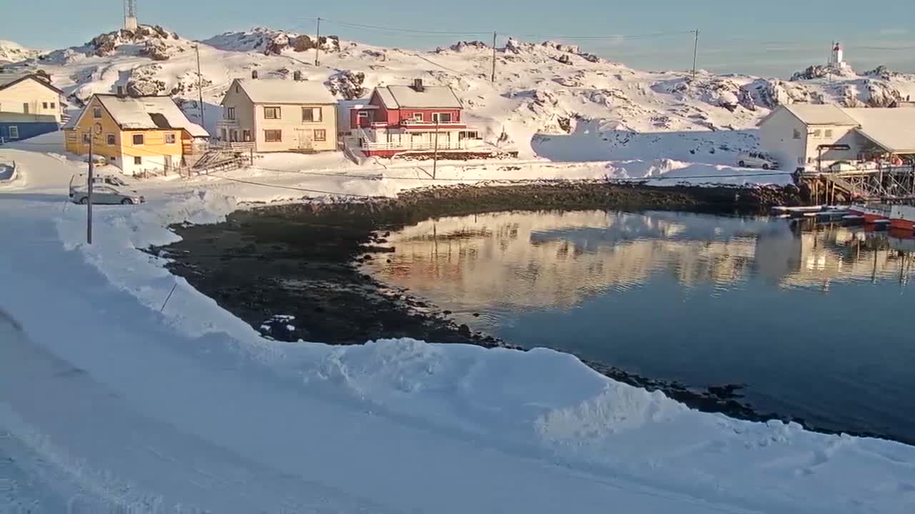 Kamøyvær (Kamoyvaer) Village & Nordkapp Havfiske (North Cape Sea Fishing Marina) Live Cam - Nordkapp, Vest-Finnmark, Finnmark, North Norway, Norway