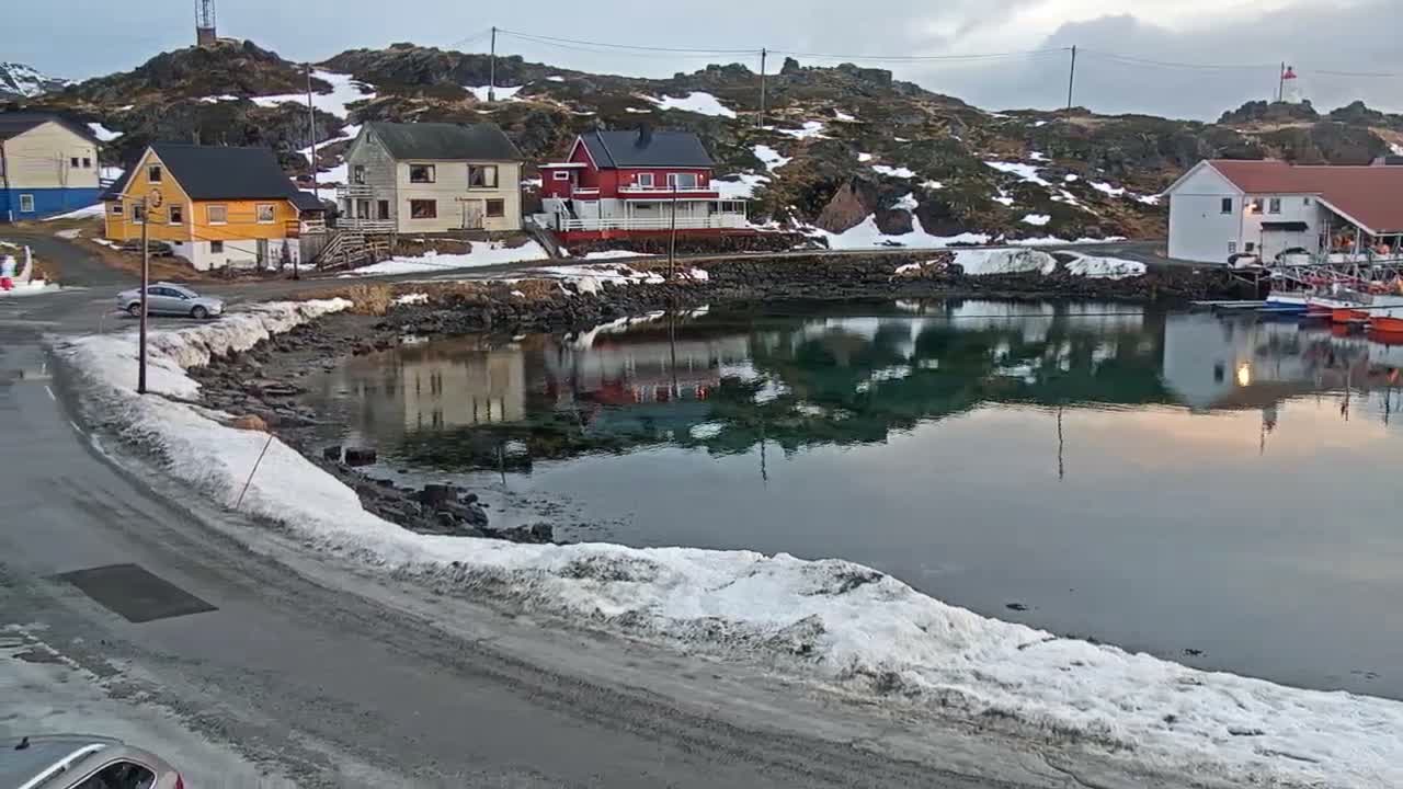 Kamøyvær (Kamoyvaer) Village & Nordkapp Havfiske (North Cape Sea Fishing Marina) Live Cam - Nordkapp, Vest-Finnmark, Finnmark, North Norway, Norway