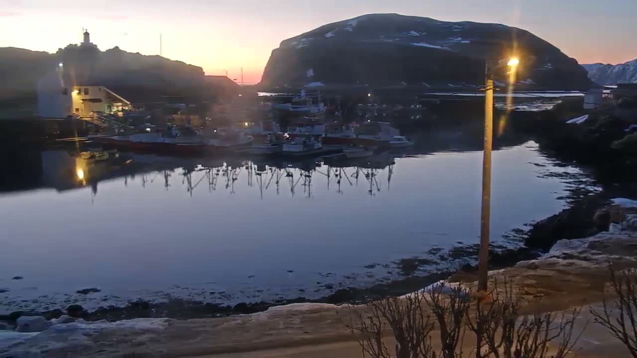 Kamøyvær (Kamoyvaer) Village & Nordkapp Havfiske (North Cape Sea Fishing Marina) Live Cam - Nordkapp, Vest-Finnmark, Finnmark, North Norway, Norway