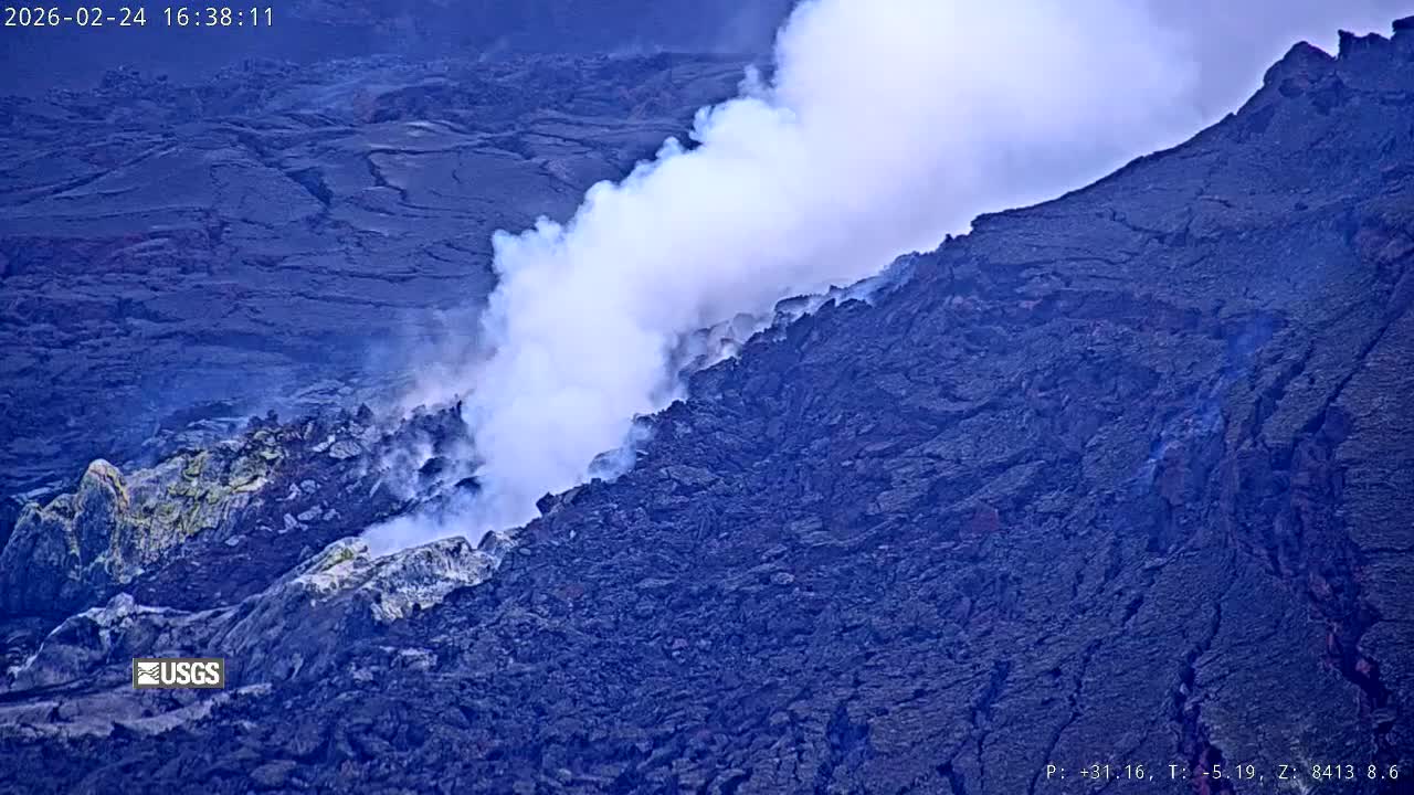 Hawaii , Kilauea Volcano, West Halemaʻumaʻu Crater  Live Cam - Volcano, Big Island, Hawaii, USA