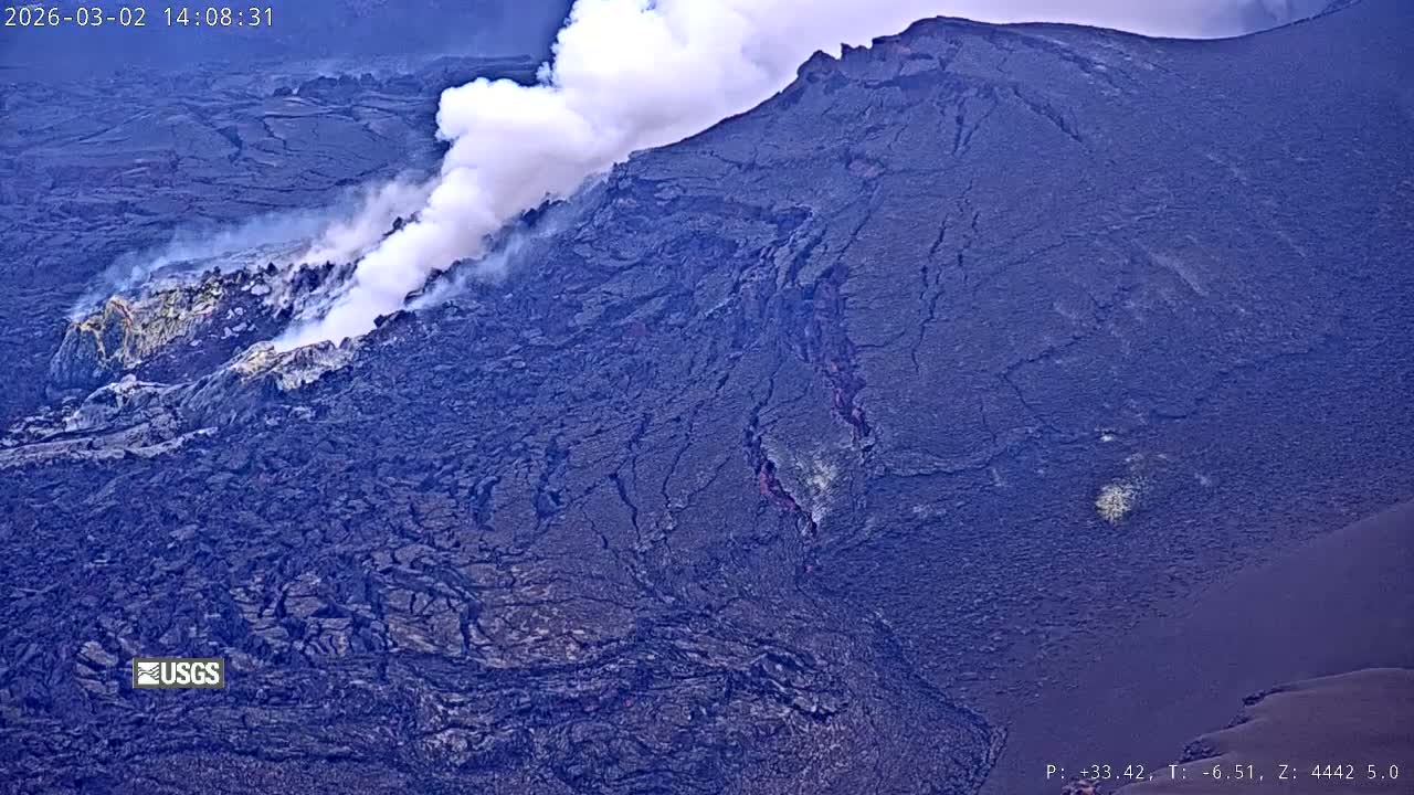 Hawaii , Kilauea Volcano, West Halemaʻumaʻu Crater  Live Cam - Volcano, Big Island, Hawaii, USA