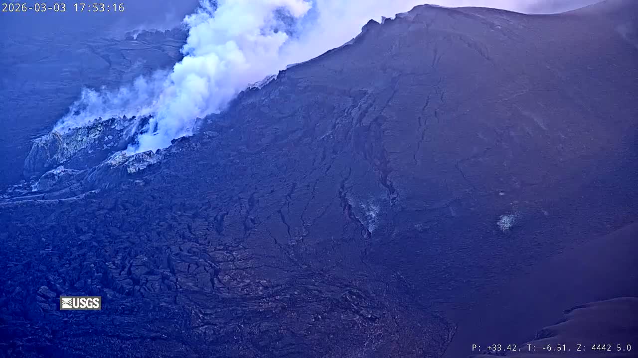 Hawaii , Kilauea Volcano, West Halemaʻumaʻu Crater  Live Cam - Volcano, Big Island, Hawaii, USA