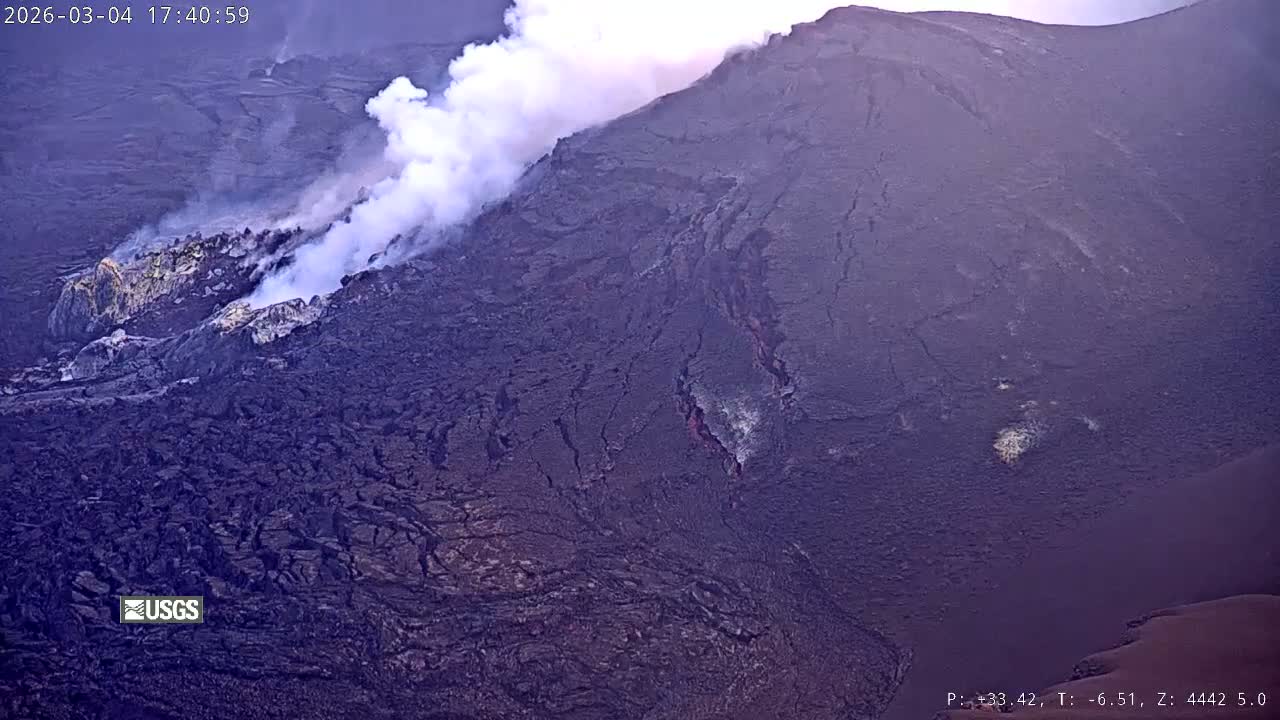 Hawaii , Kilauea Volcano, West Halemaʻumaʻu Crater  Live Cam - Volcano, Big Island, Hawaii, USA