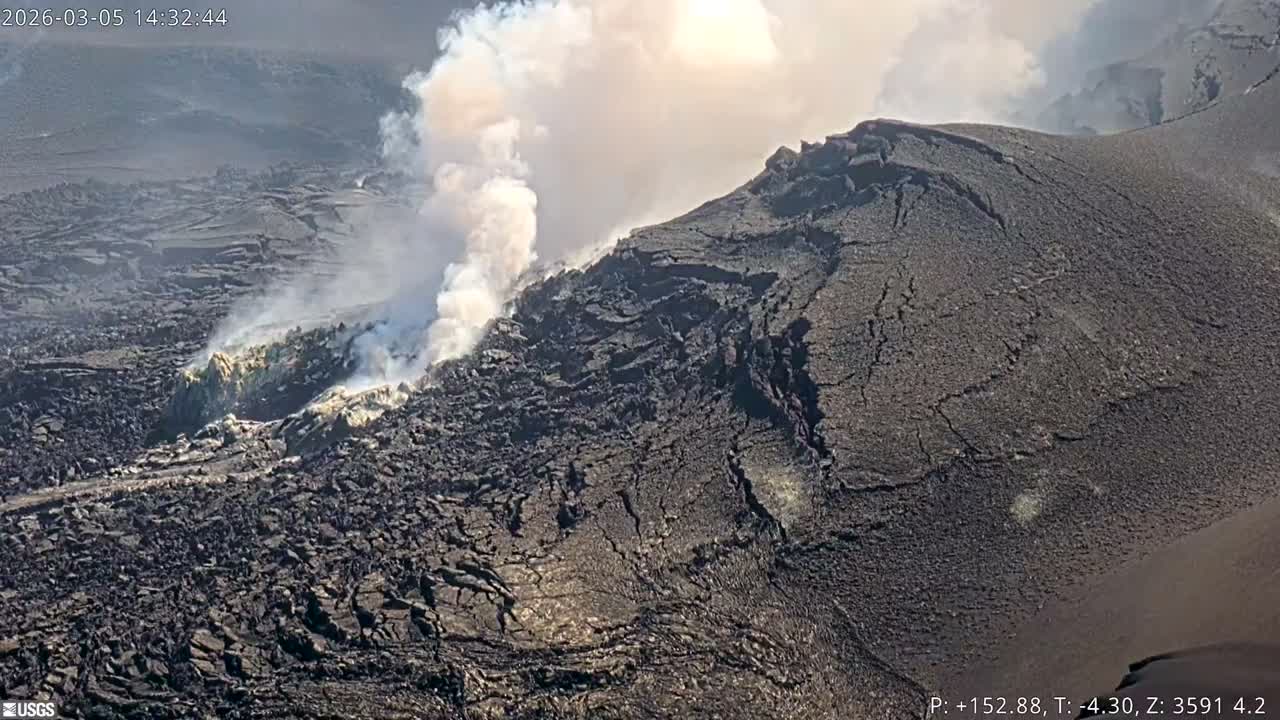Hawaii , Kilauea Volcano, West Halemaʻumaʻu Crater  Live Cam - Volcano, Big Island, Hawaii, USA