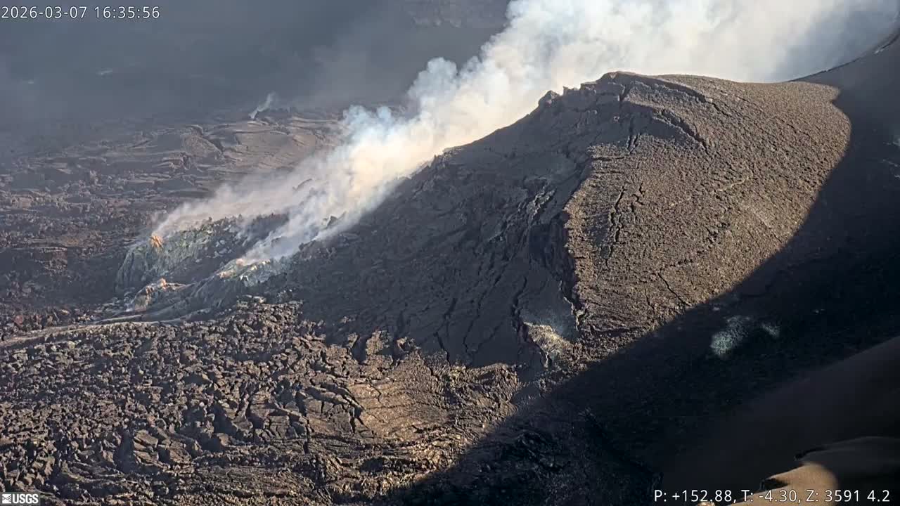 Hawaii , Kilauea Volcano, West Halemaʻumaʻu Crater  Live Cam - Volcano, Big Island, Hawaii, USA