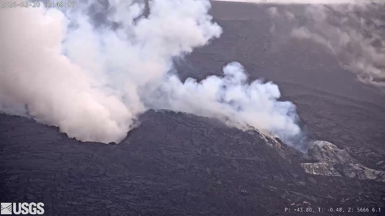 Hawaii , Kilauea Volcano, South Halemaʻumaʻu Crater Live Cam - Volcano, Big Island, Hawaii, USA