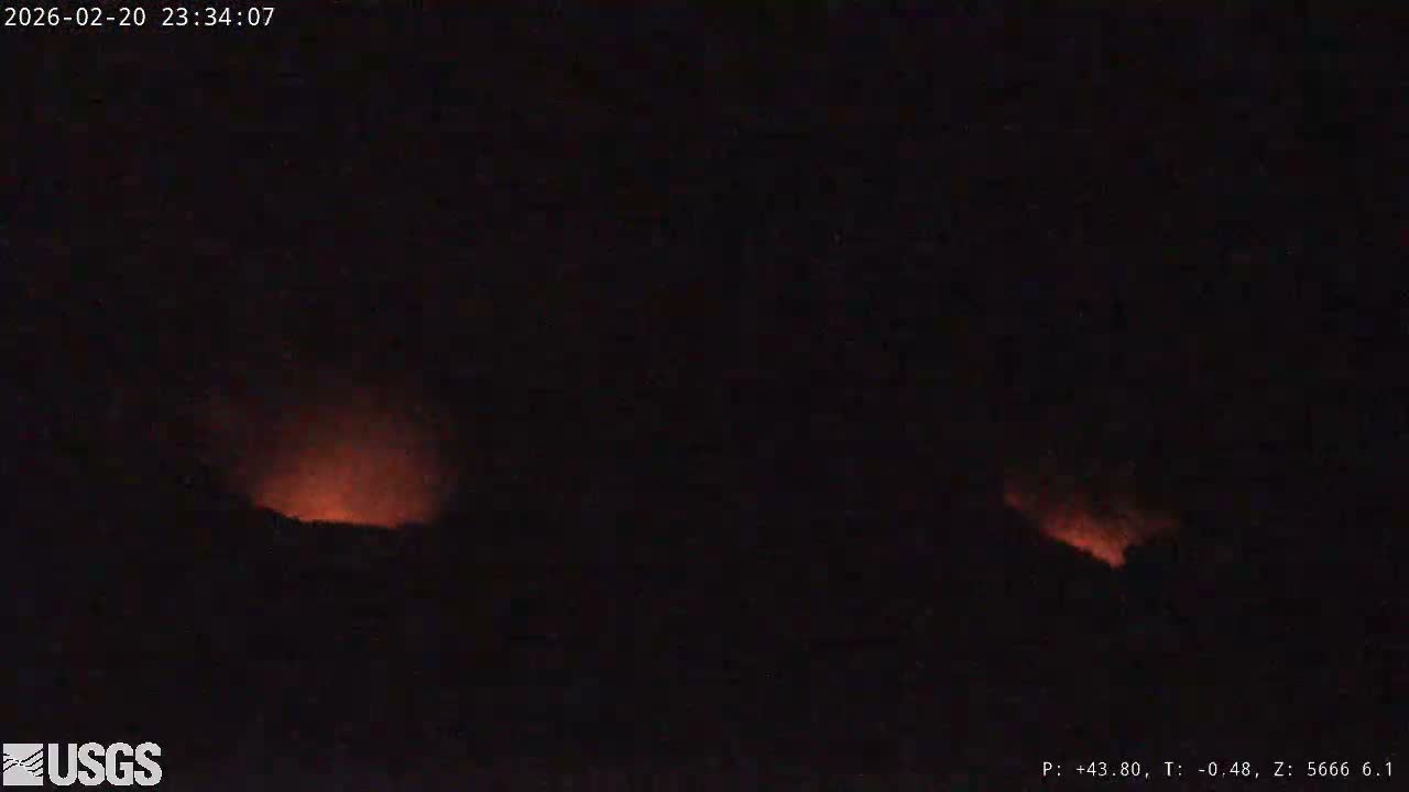 Hawaii , Kilauea Volcano, South Halemaʻumaʻu Crater Live Cam - Volcano, Big Island, Hawaii, USA