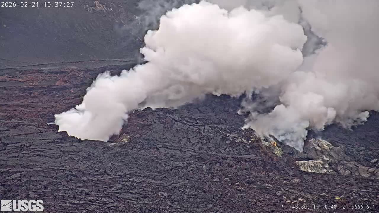 Hawaii , Kilauea Volcano, South Halemaʻumaʻu Crater Live Cam - Volcano, Big Island, Hawaii, USA