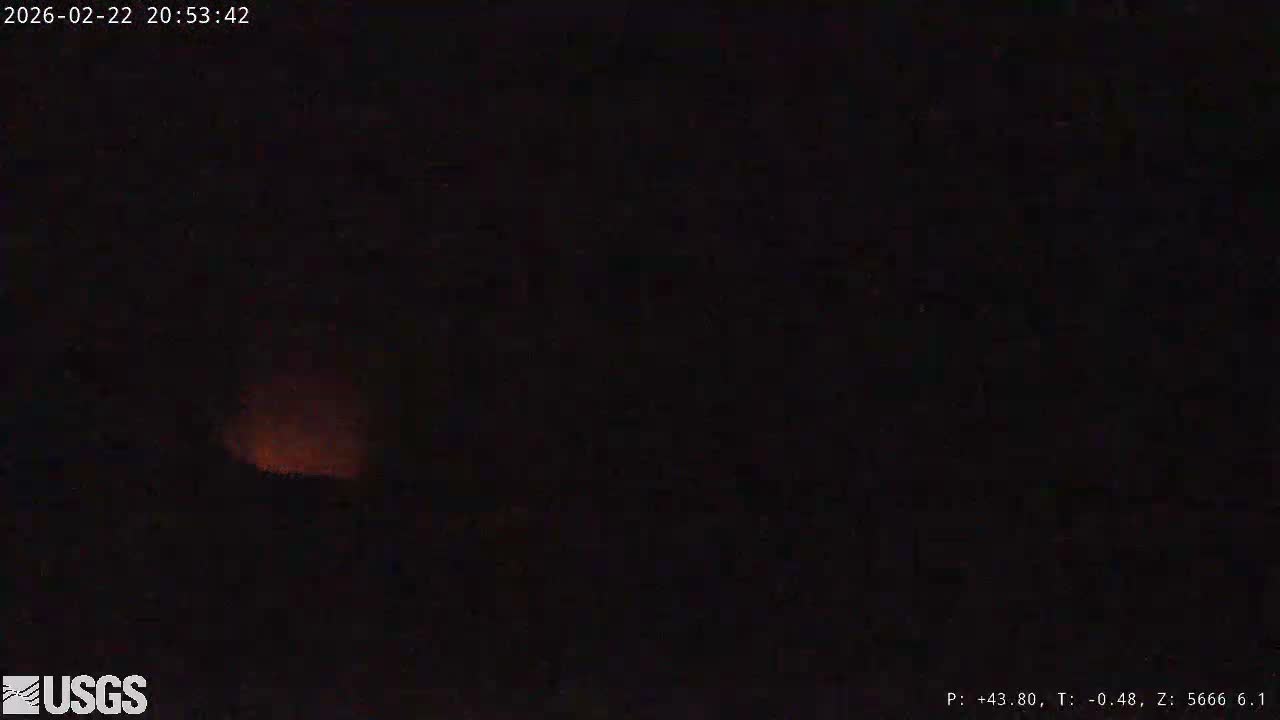 Hawaii , Kilauea Volcano, South Halemaʻumaʻu Crater Live Cam - Volcano, Big Island, Hawaii, USA