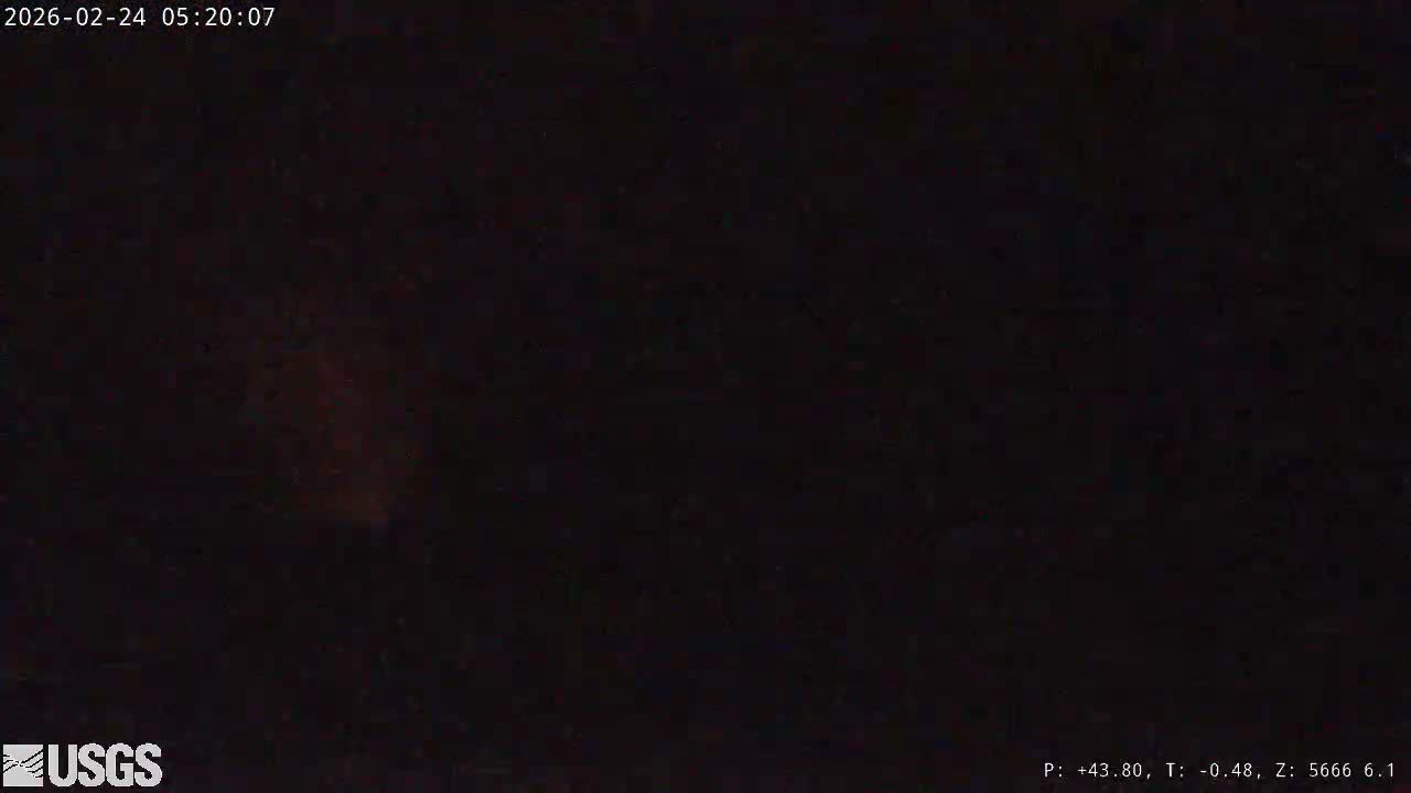 Hawaii , Kilauea Volcano, South Halemaʻumaʻu Crater Live Cam - Volcano, Big Island, Hawaii, USA