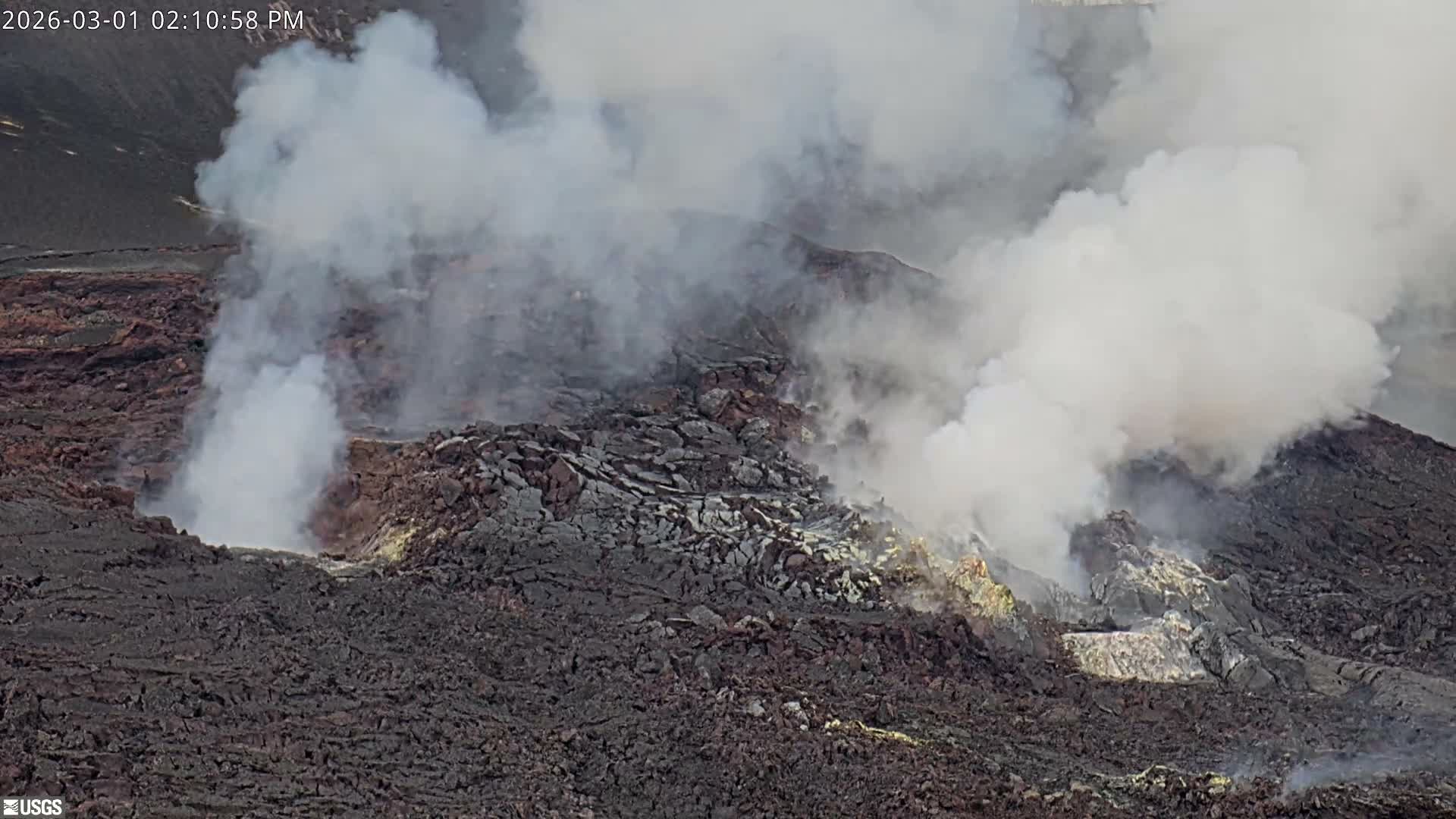 Hawaii , Kilauea Volcano, South Halemaʻumaʻu Crater Live Cam - Volcano, Big Island, Hawaii, USA