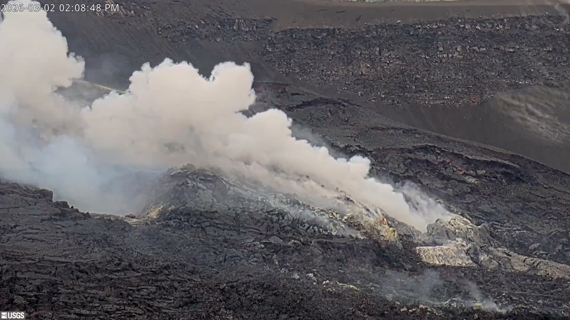 Hawaii , Kilauea Volcano, South Halemaʻumaʻu Crater Live Cam - Volcano, Big Island, Hawaii, USA