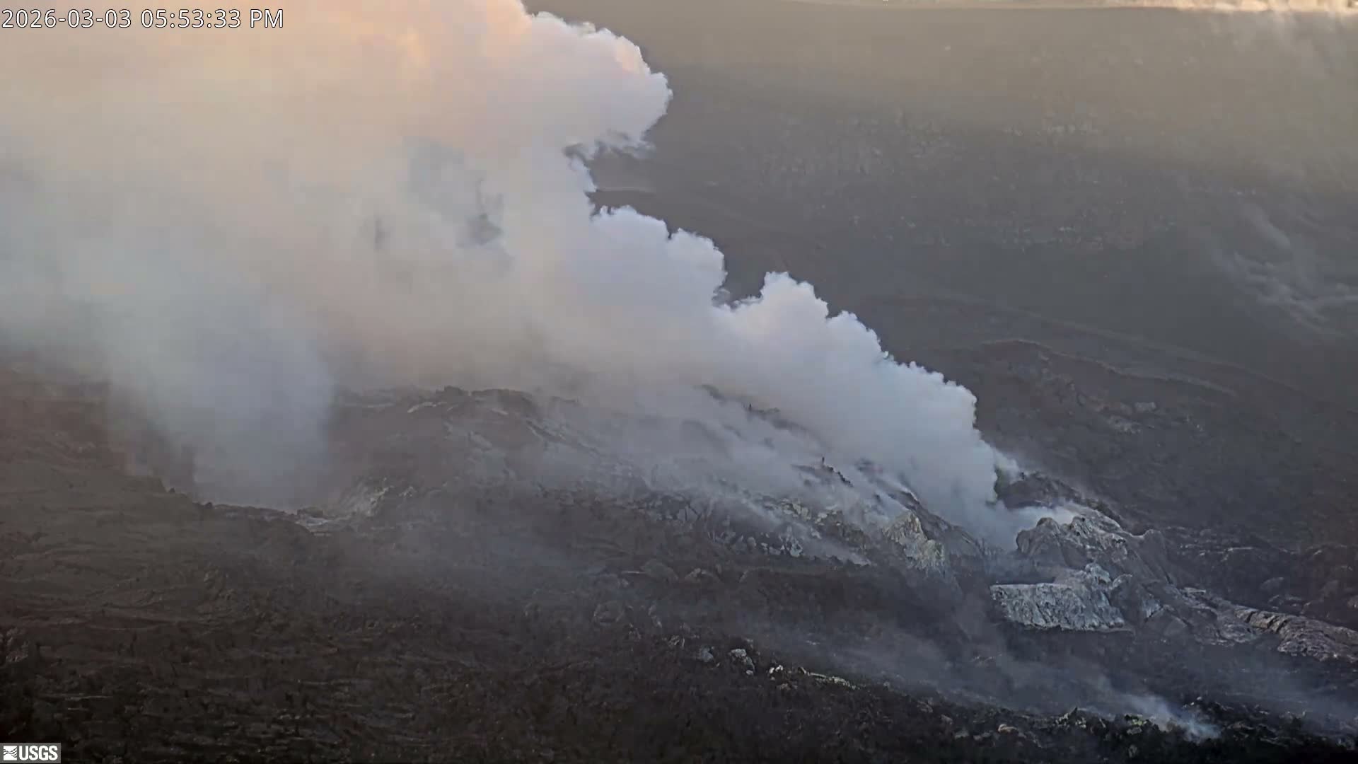 Hawaii , Kilauea Volcano, South Halemaʻumaʻu Crater Live Cam - Volcano, Big Island, Hawaii, USA