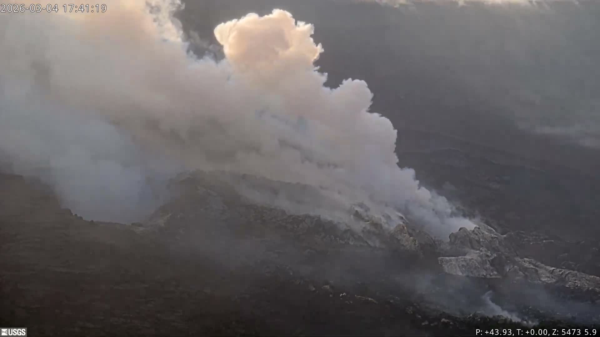 Hawaii , Kilauea Volcano, South Halemaʻumaʻu Crater Live Cam - Volcano, Big Island, Hawaii, USA