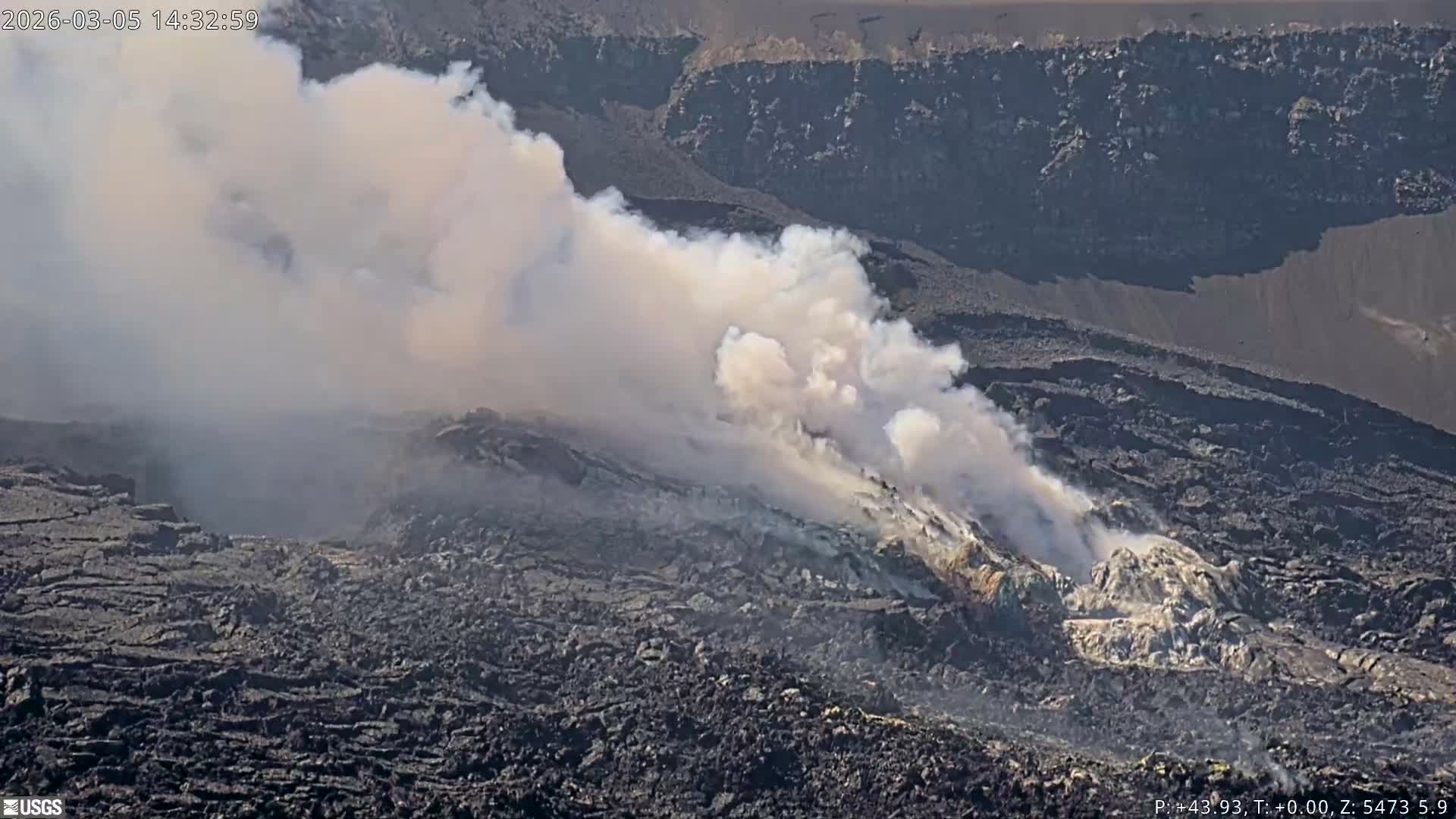 Hawaii , Kilauea Volcano, South Halemaʻumaʻu Crater Live Cam - Volcano, Big Island, Hawaii, USA
