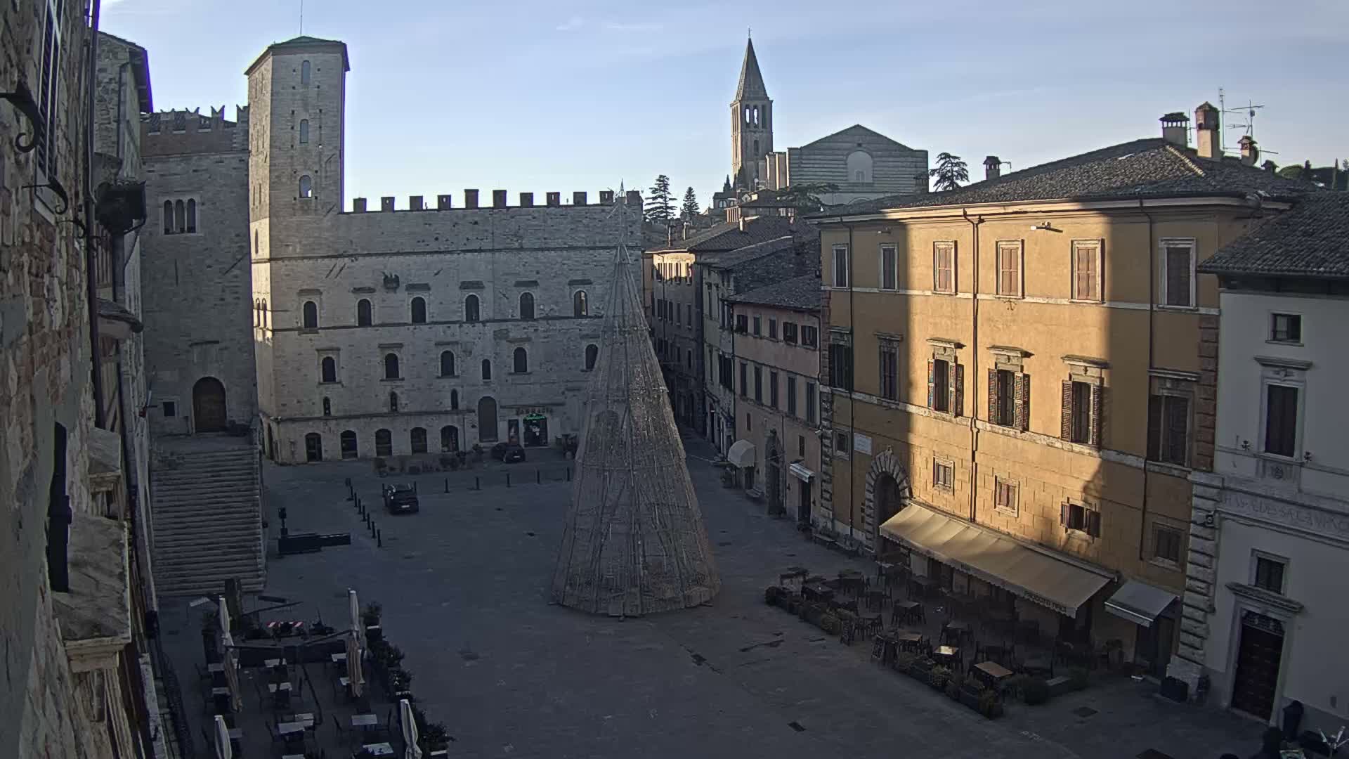 Todi, Piazza del Popolo Square Live Cam - Todi, Perugia, Umbria, Italia