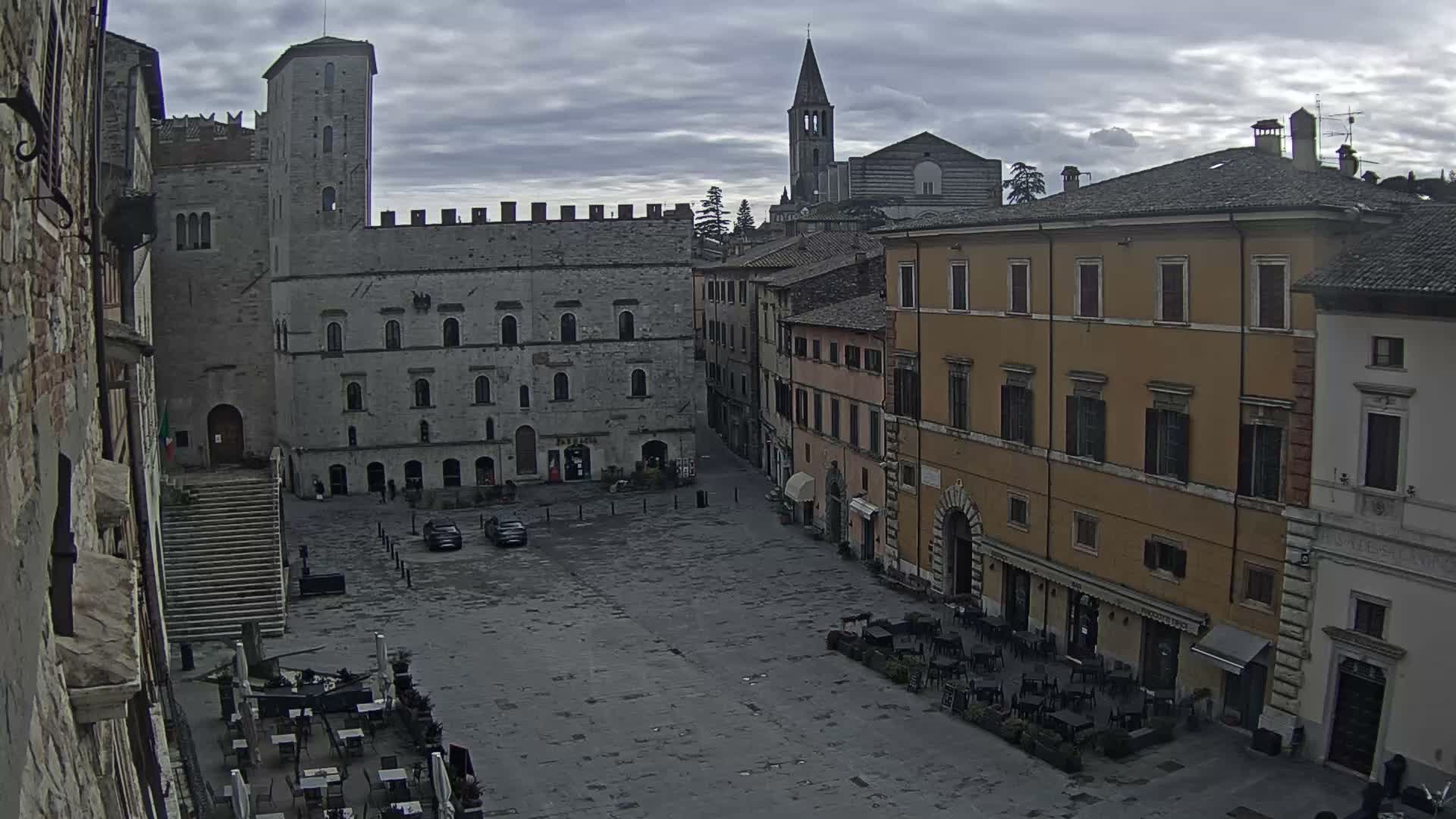 Todi, Piazza del Popolo Square Live Cam - Todi, Perugia, Umbria, Italia