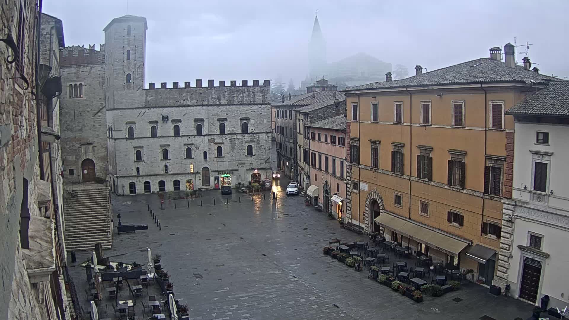 Todi, Piazza del Popolo Square Live Cam - Todi, Perugia, Umbria, Italia