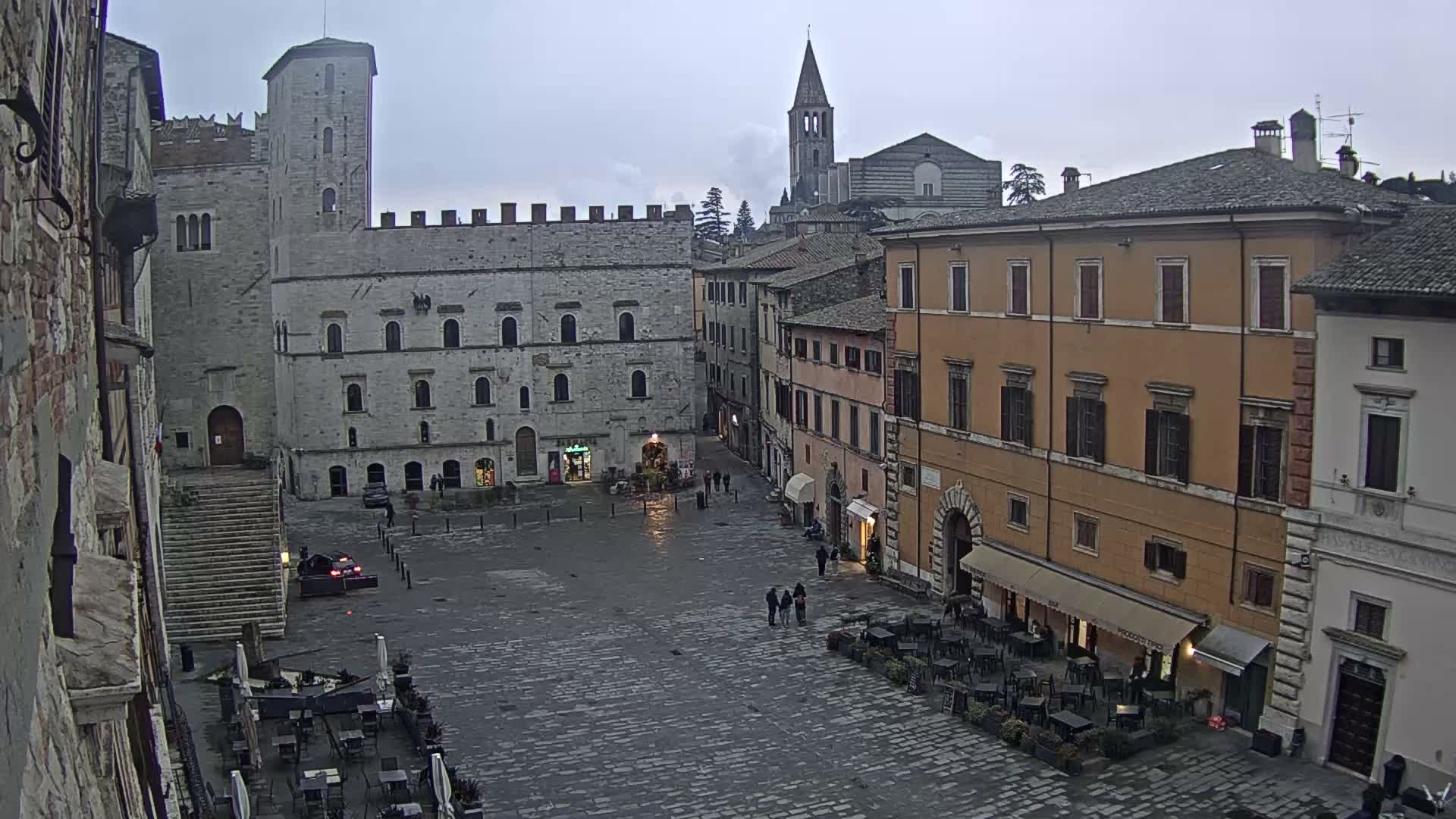 Todi, Piazza del Popolo Square Live Cam - Todi, Perugia, Umbria, Italia