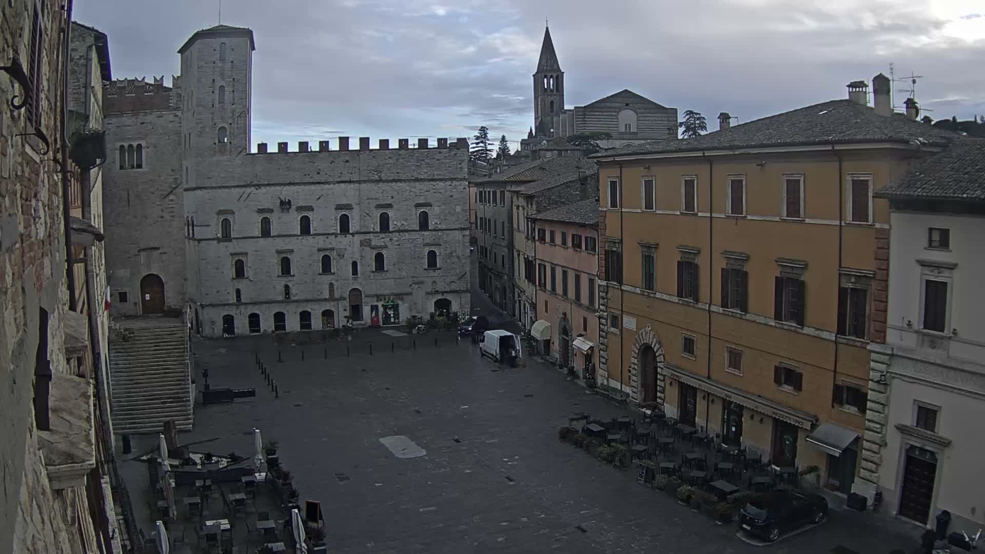Todi, Piazza del Popolo Square Live Cam - Todi, Perugia, Umbria, Italia