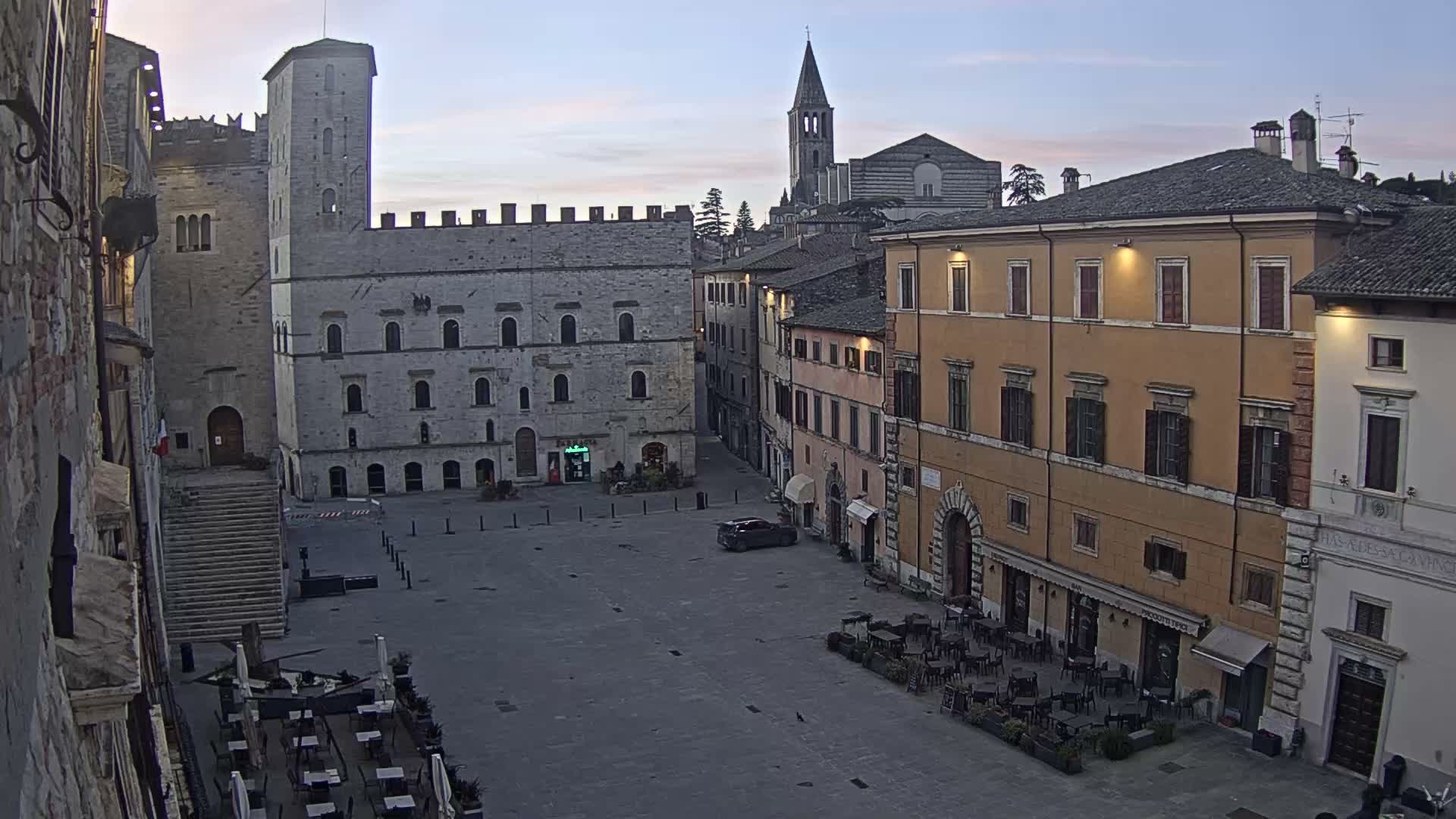 Todi, Piazza del Popolo Square Live Cam - Todi, Perugia, Umbria, Italia