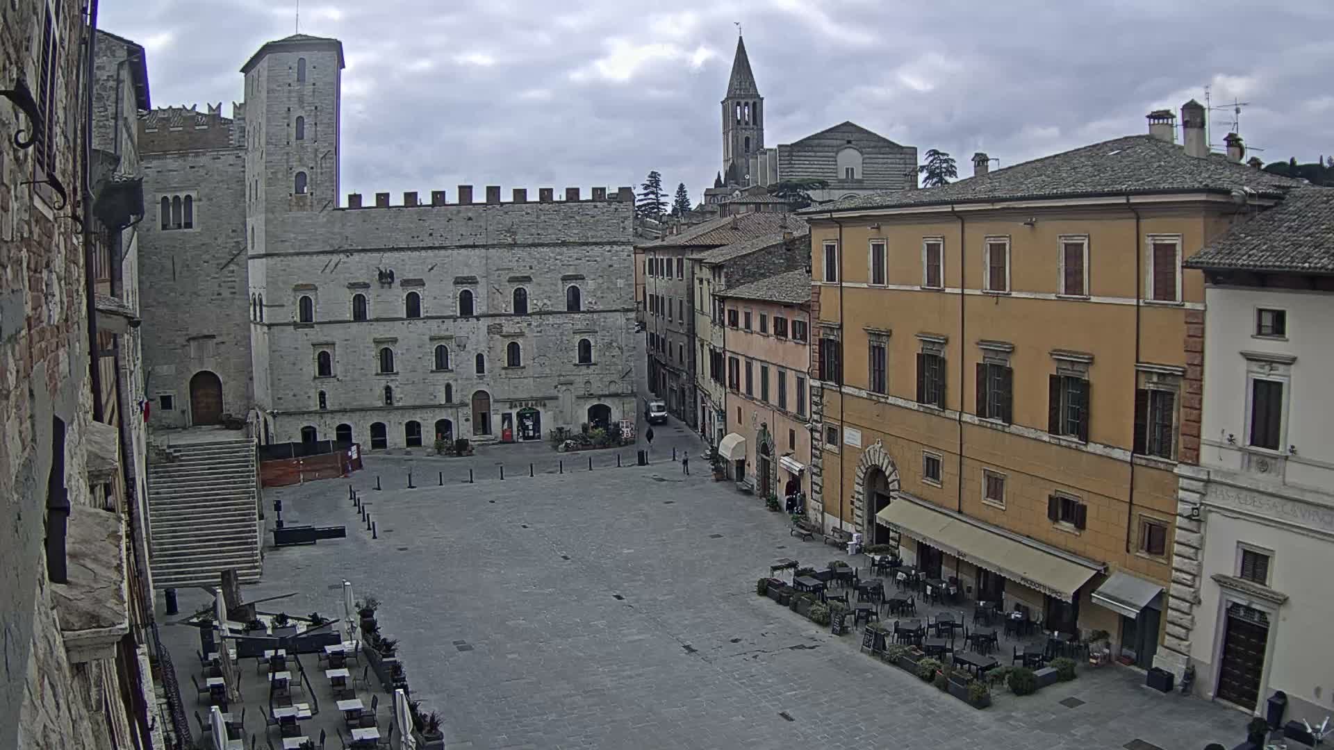Todi, Piazza del Popolo Square Live Cam - Todi, Perugia, Umbria, Italia