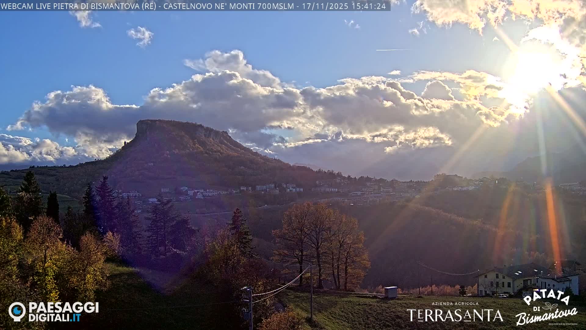  Pietra di Bismantova (Stone of Bismantova) Hill  & Castelnovo ne' Monti Comune Live Cam - Quarqua, Castelnovo ne' Monti, Reggia Emilia, Emilia-Romagna, Italy