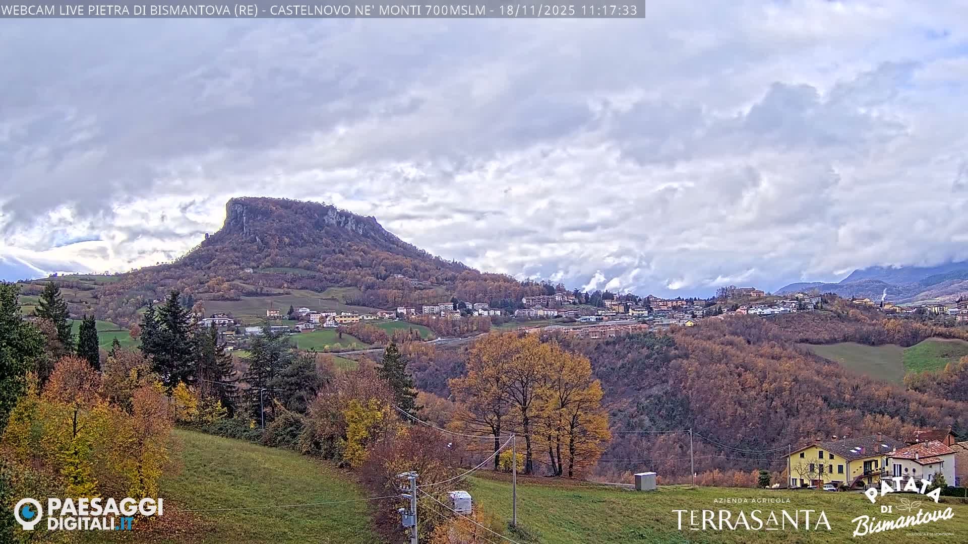  Pietra di Bismantova (Stone of Bismantova) Hill  & Castelnovo ne' Monti Comune Live Cam - Quarqua, Castelnovo ne' Monti, Reggia Emilia, Emilia-Romagna, Italy