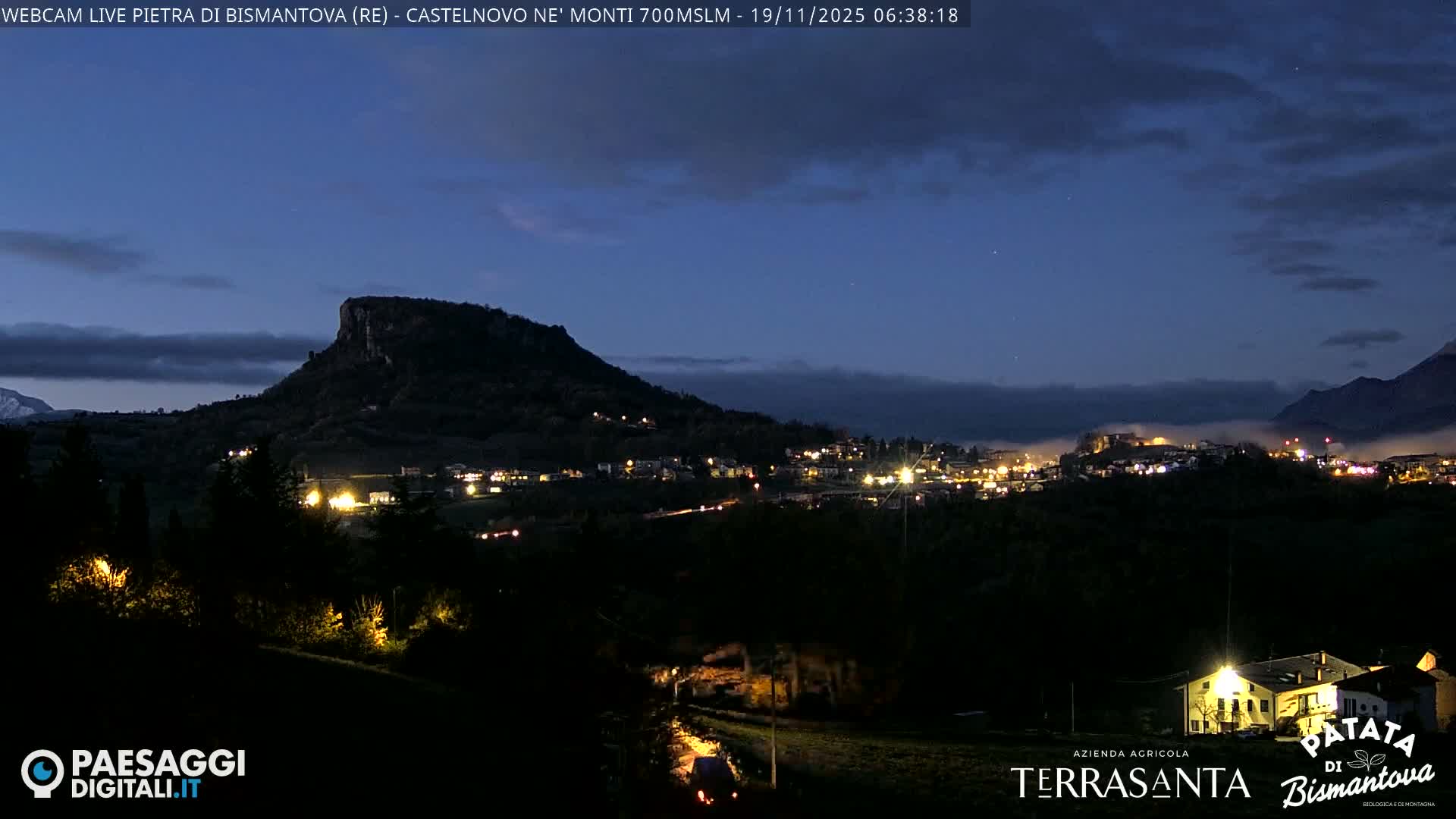  Pietra di Bismantova (Stone of Bismantova) Hill  & Castelnovo ne' Monti Comune Live Cam - Quarqua, Castelnovo ne' Monti, Reggia Emilia, Emilia-Romagna, Italy