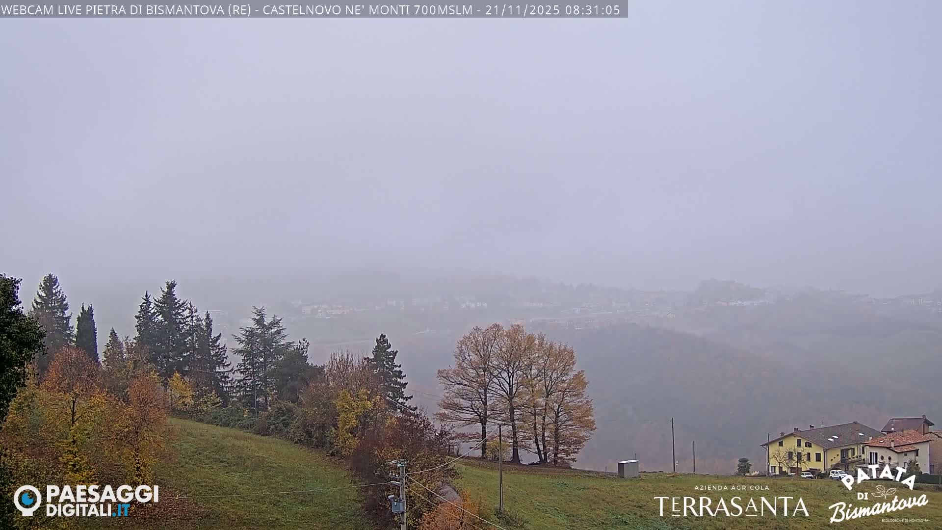  Pietra di Bismantova (Stone of Bismantova) Hill  & Castelnovo ne' Monti Comune Live Cam - Quarqua, Castelnovo ne' Monti, Reggia Emilia, Emilia-Romagna, Italy