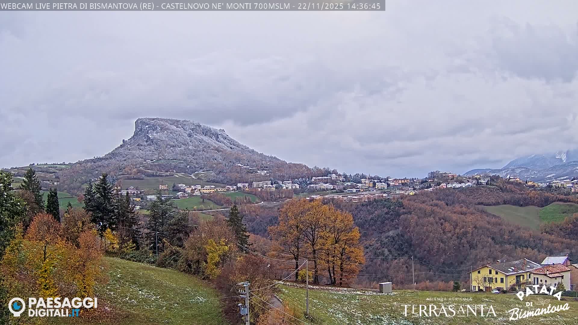  Pietra di Bismantova (Stone of Bismantova) Hill  & Castelnovo ne' Monti Comune Live Cam - Quarqua, Castelnovo ne' Monti, Reggia Emilia, Emilia-Romagna, Italy