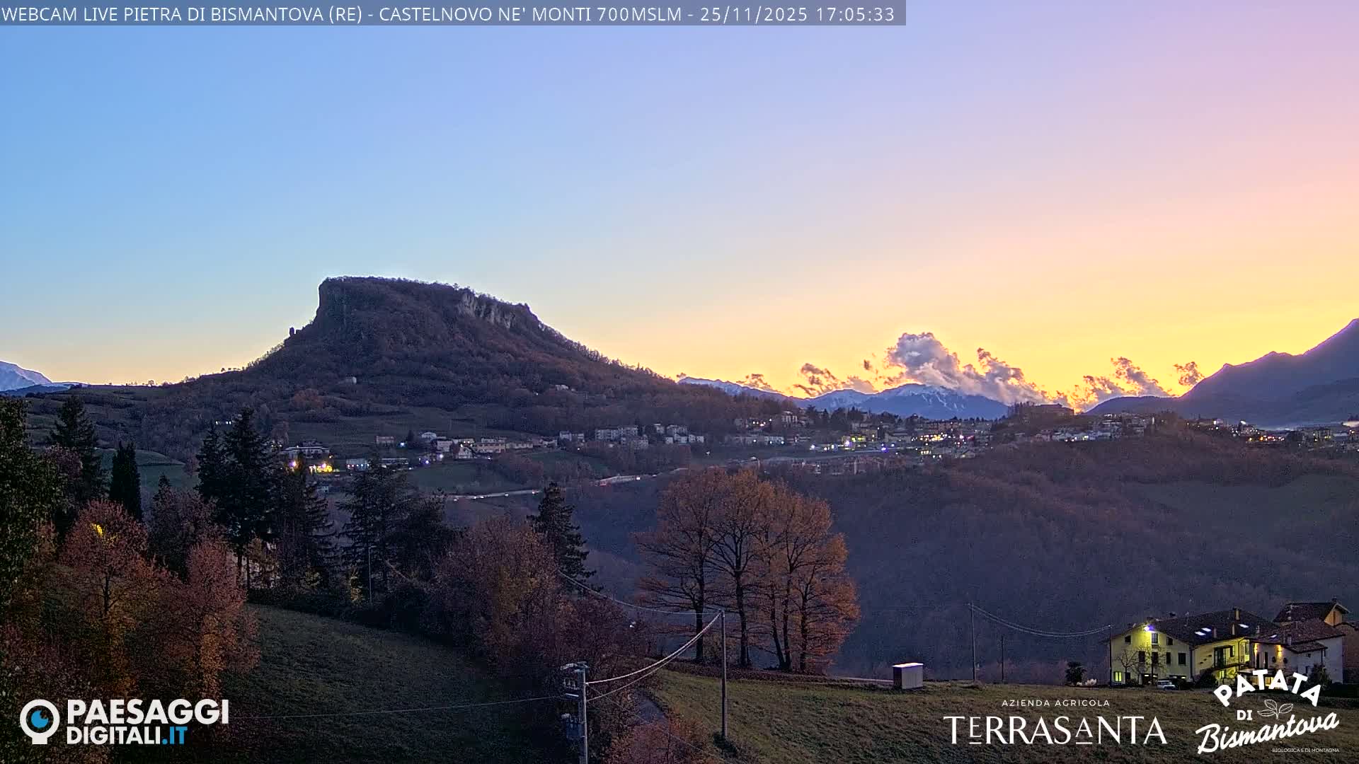  Pietra di Bismantova (Stone of Bismantova) Hill  & Castelnovo ne' Monti Comune Live Cam - Quarqua, Castelnovo ne' Monti, Reggia Emilia, Emilia-Romagna, Italy