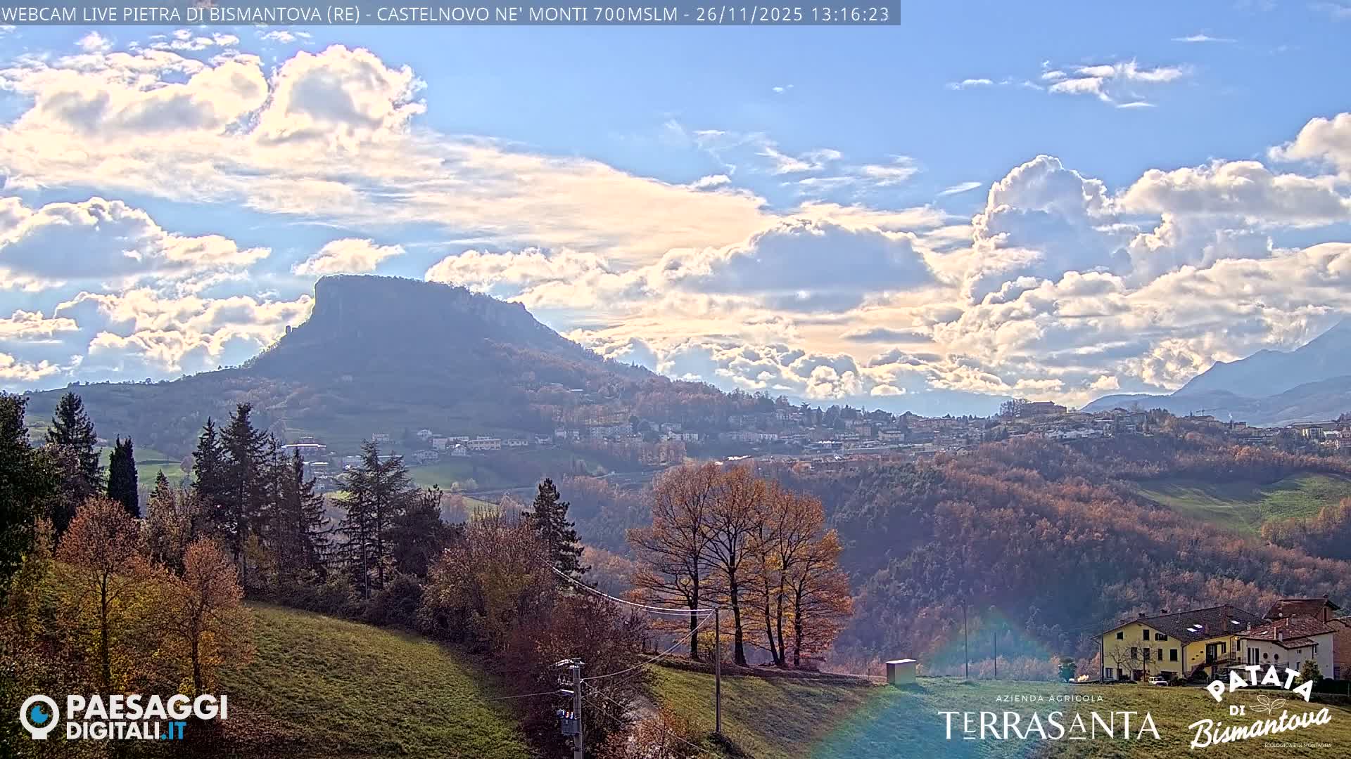  Pietra di Bismantova (Stone of Bismantova) Hill  & Castelnovo ne' Monti Comune Live Cam - Quarqua, Castelnovo ne' Monti, Reggia Emilia, Emilia-Romagna, Italy