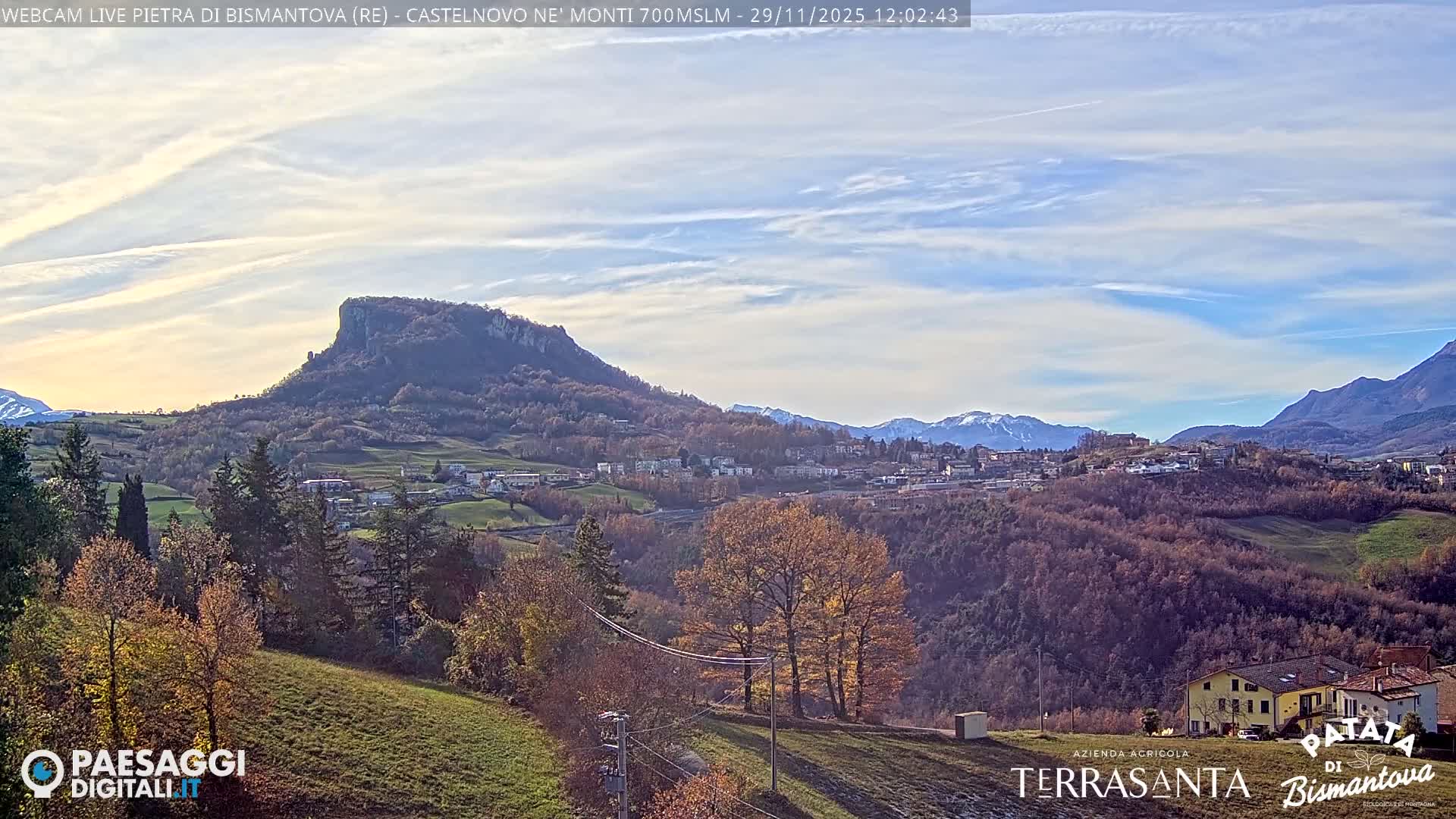  Pietra di Bismantova (Stone of Bismantova) Hill  & Castelnovo ne' Monti Comune Live Cam - Quarqua, Castelnovo ne' Monti, Reggia Emilia, Emilia-Romagna, Italy