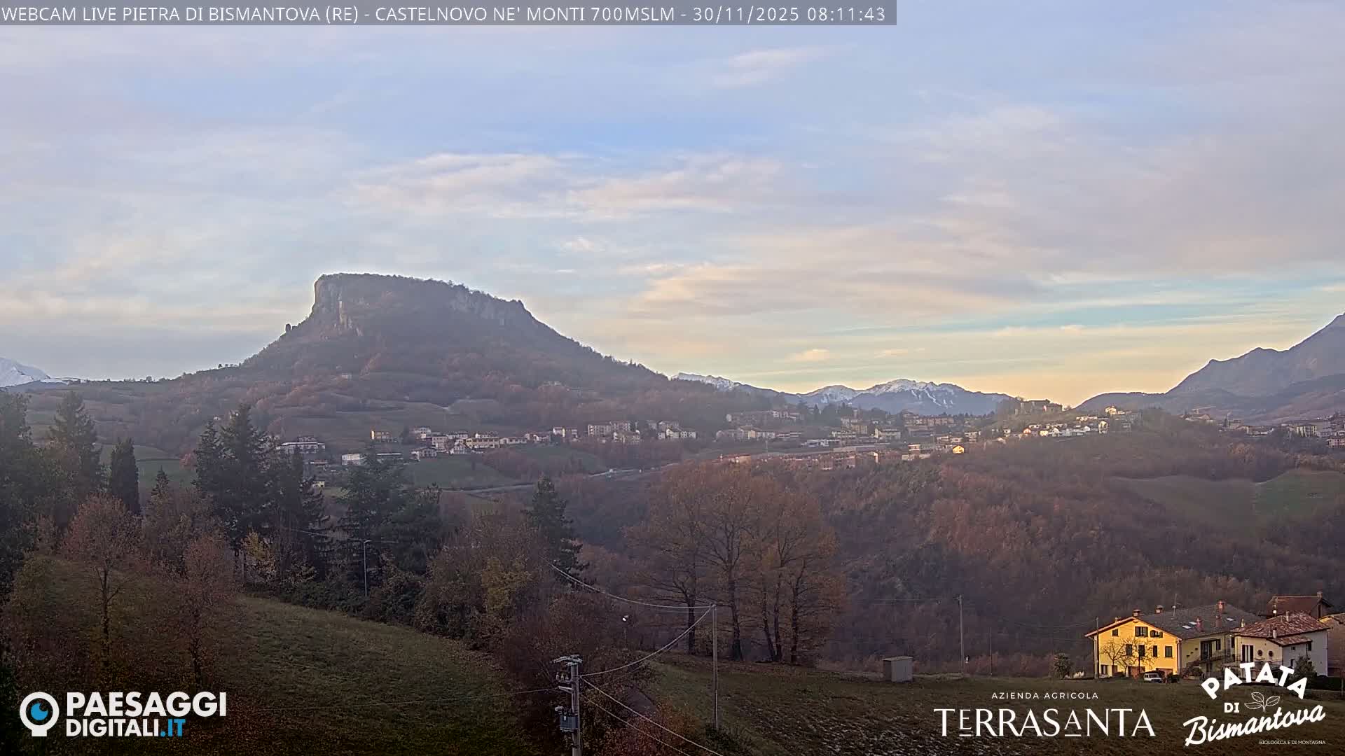  Pietra di Bismantova (Stone of Bismantova) Hill  & Castelnovo ne' Monti Comune Live Cam - Quarqua, Castelnovo ne' Monti, Reggia Emilia, Emilia-Romagna, Italy